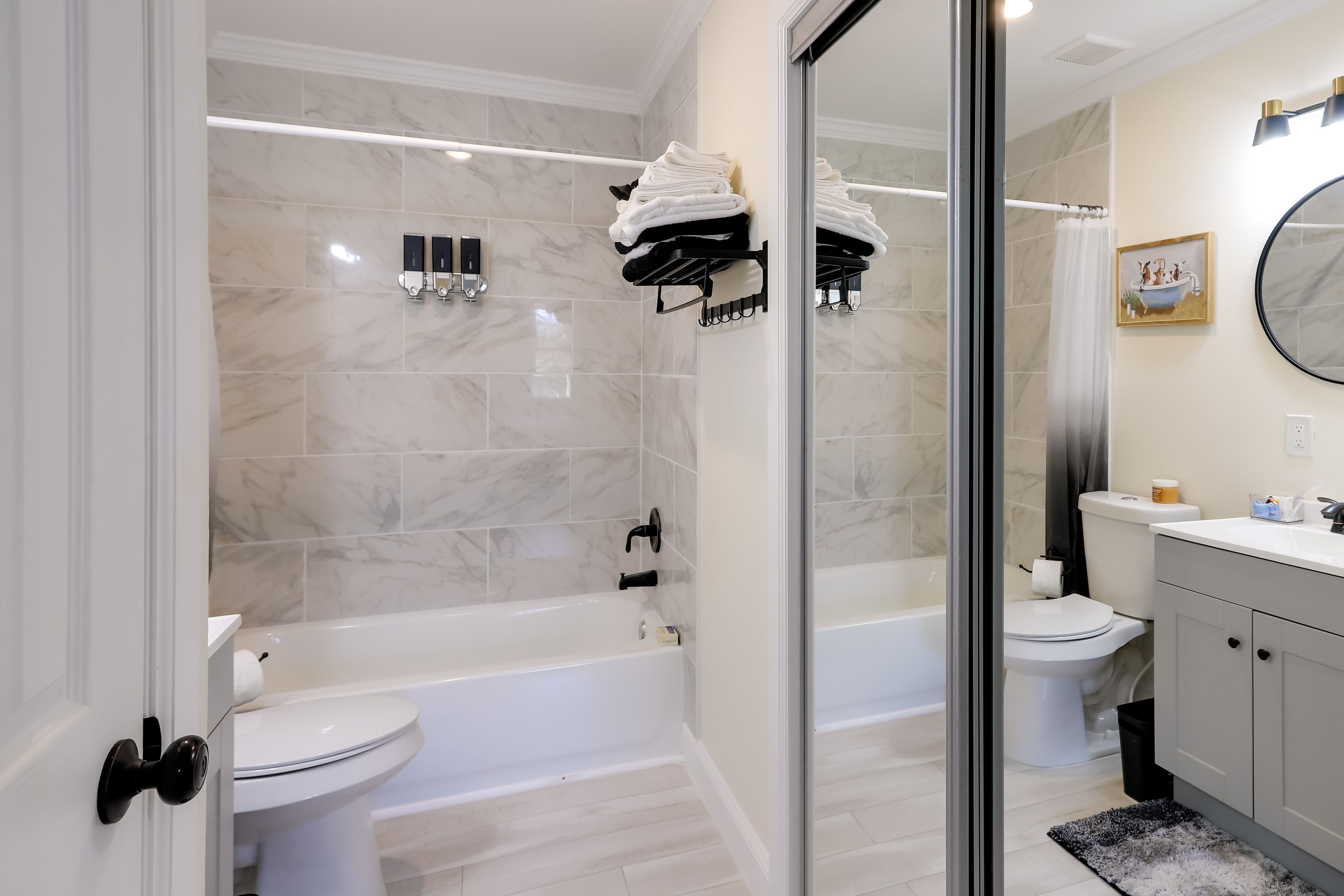 Full Bathroom | Towels Provided