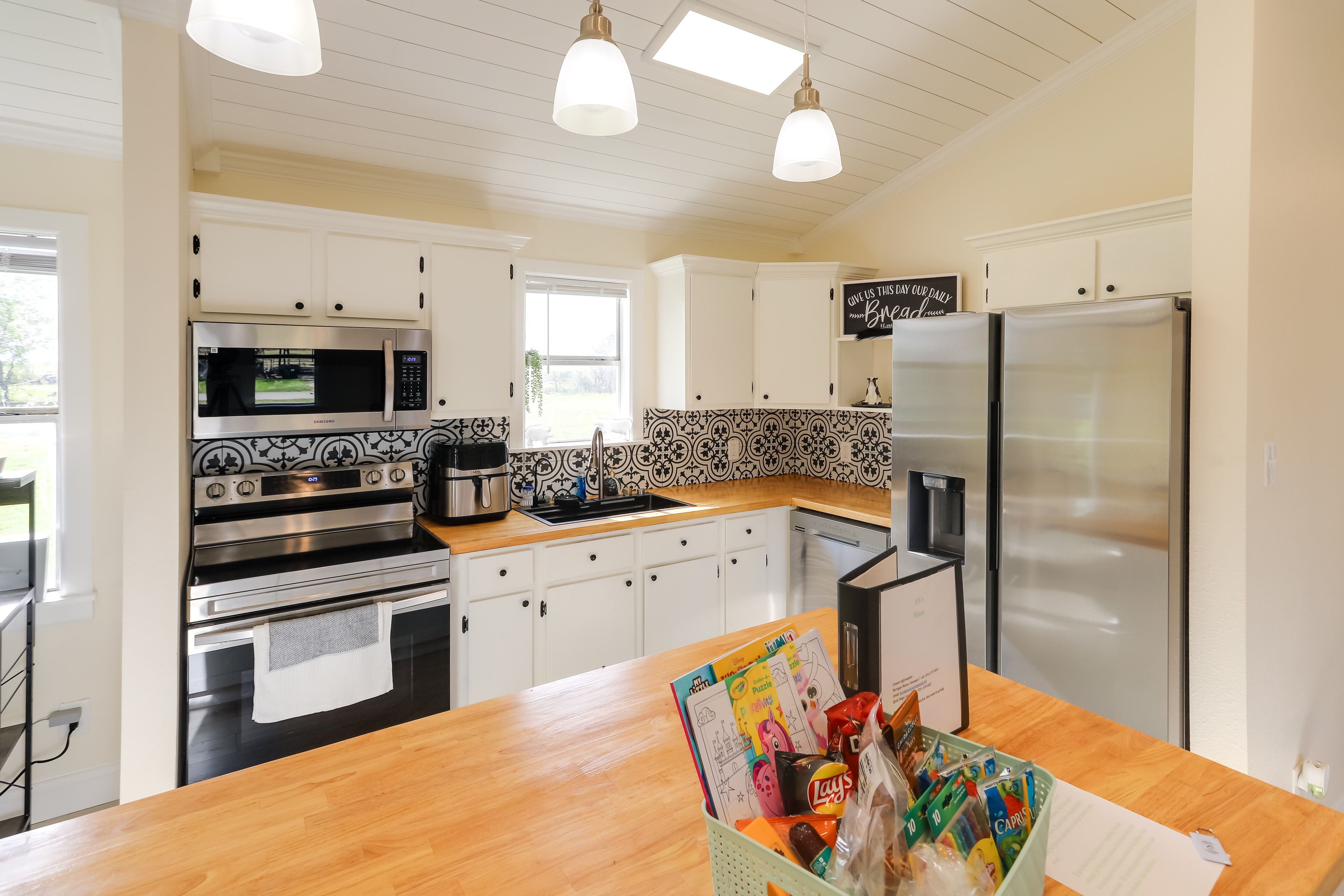 Comanche Vacation Rental | 3BR | 2BA | 1,157 Sq Ft | Stairs Required