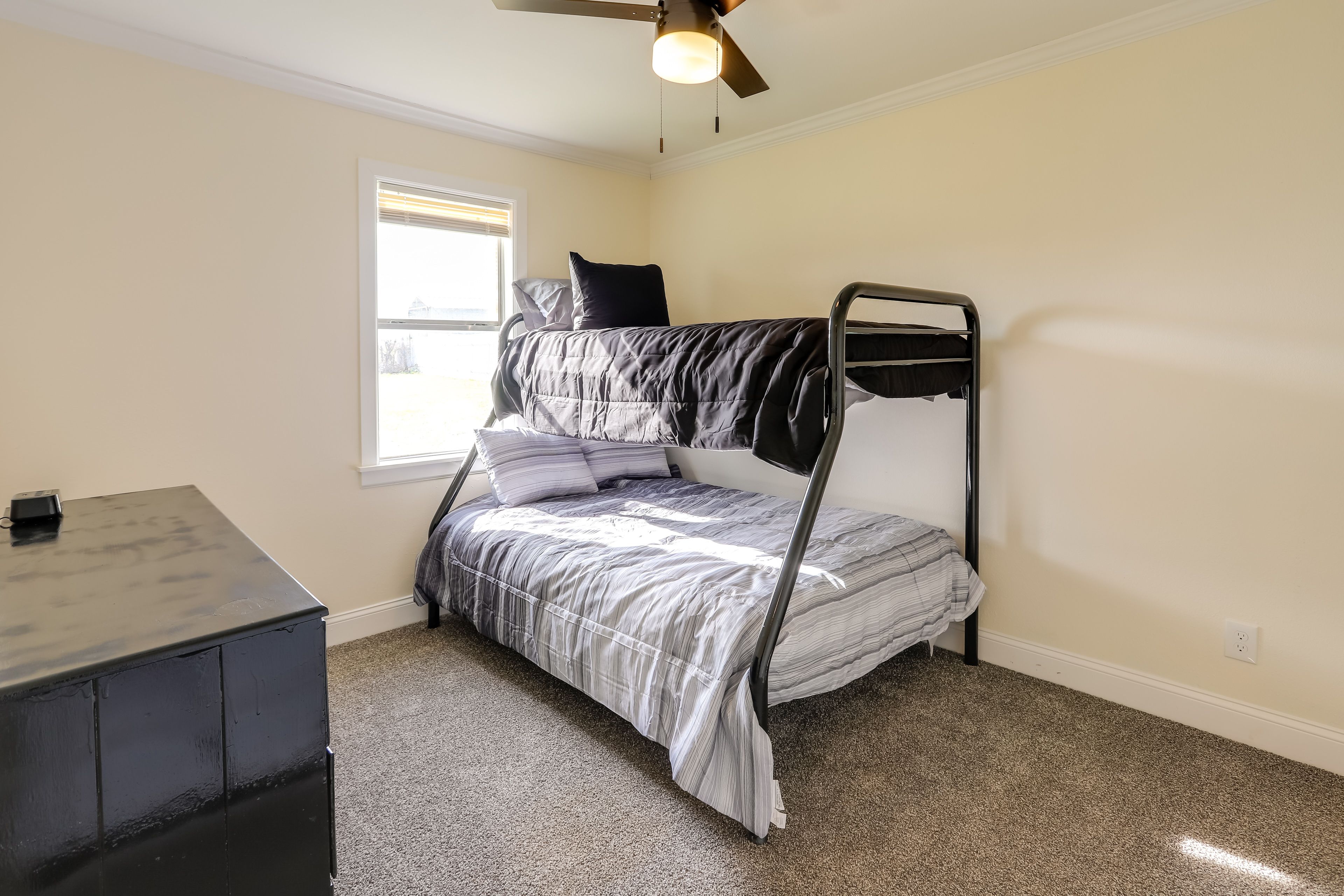 Bedroom 3 | Twin/Full Bunk Bed