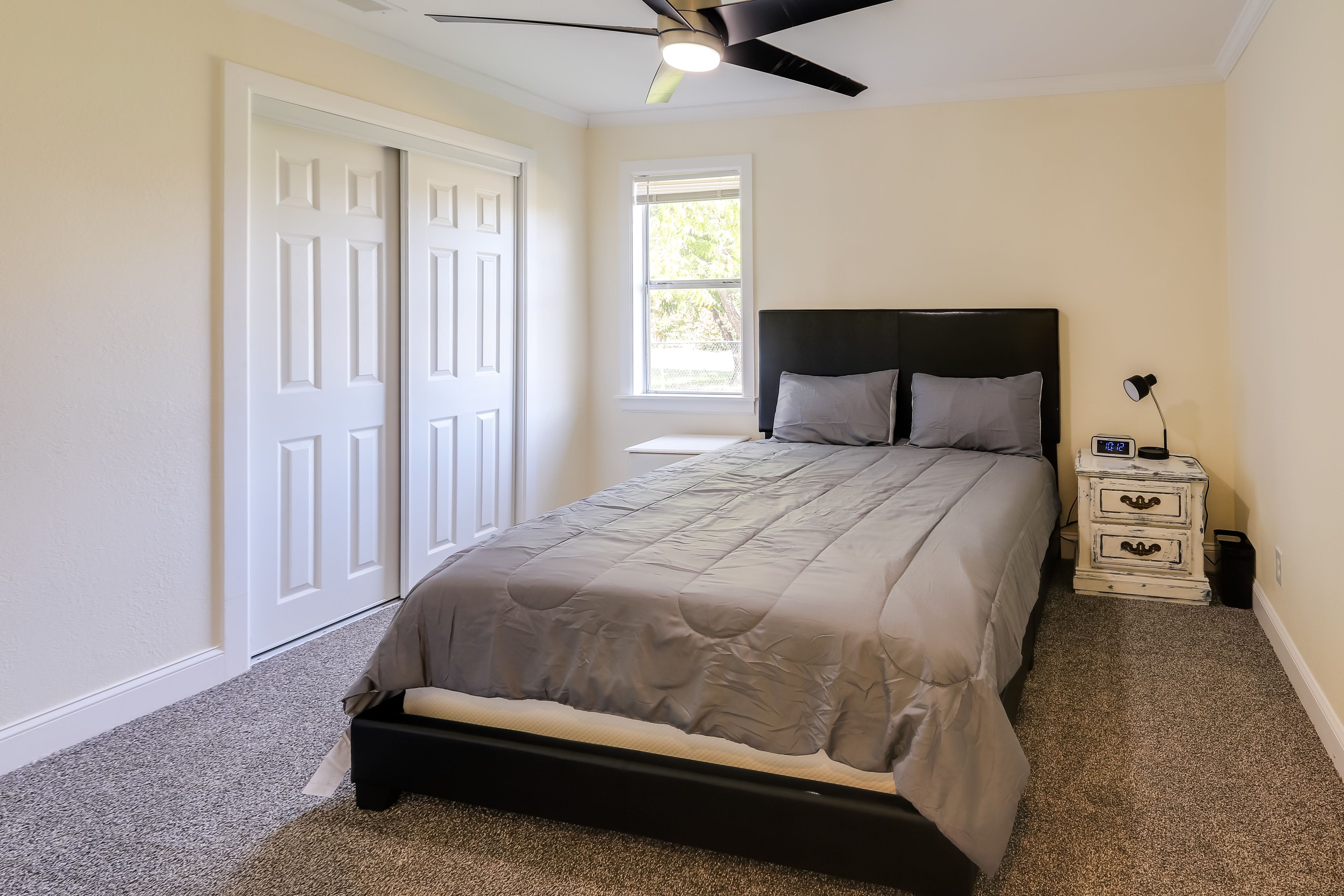 Bedroom 2 | Queen Bed