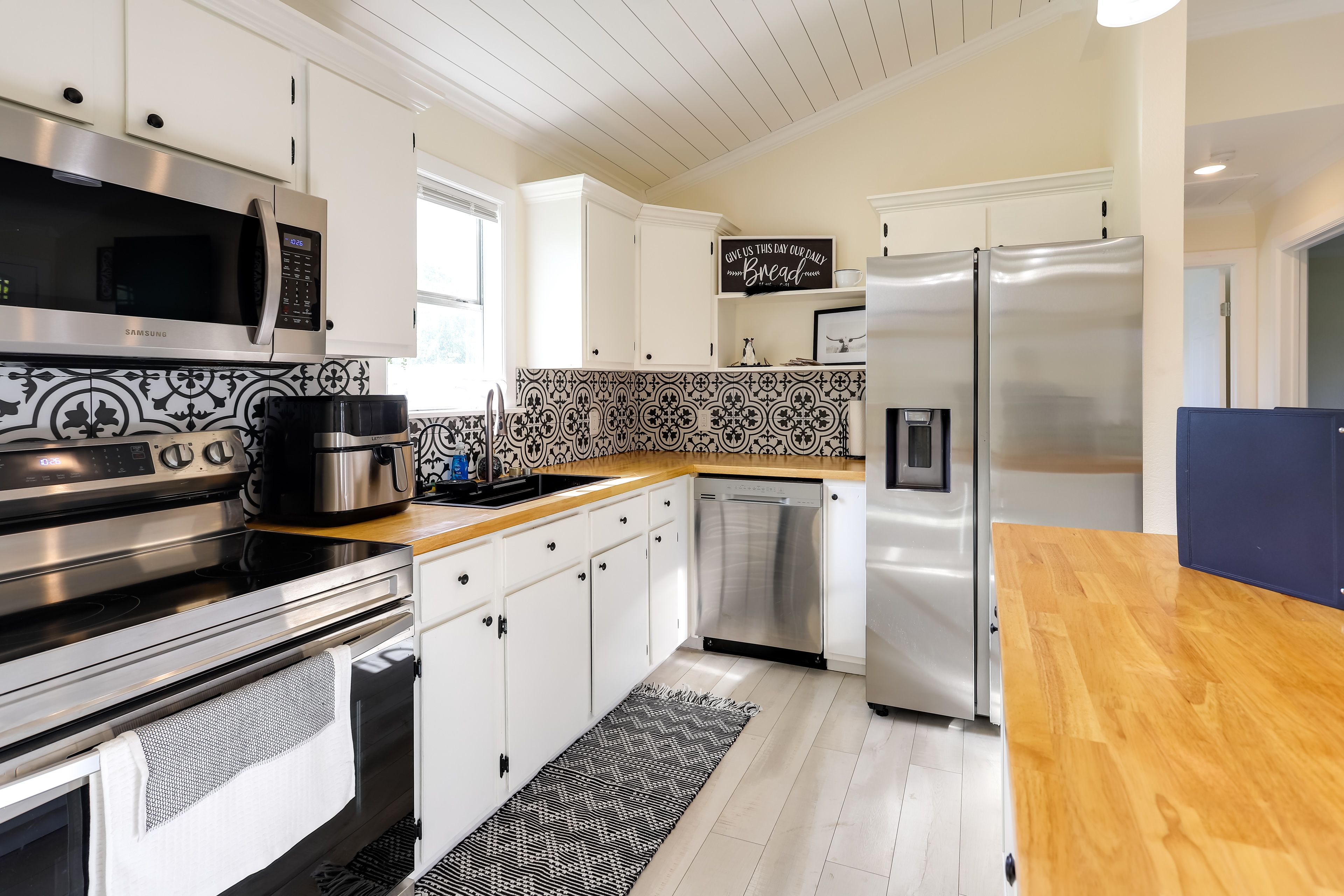 Kitchen | Keurig & Drip Coffee Maker