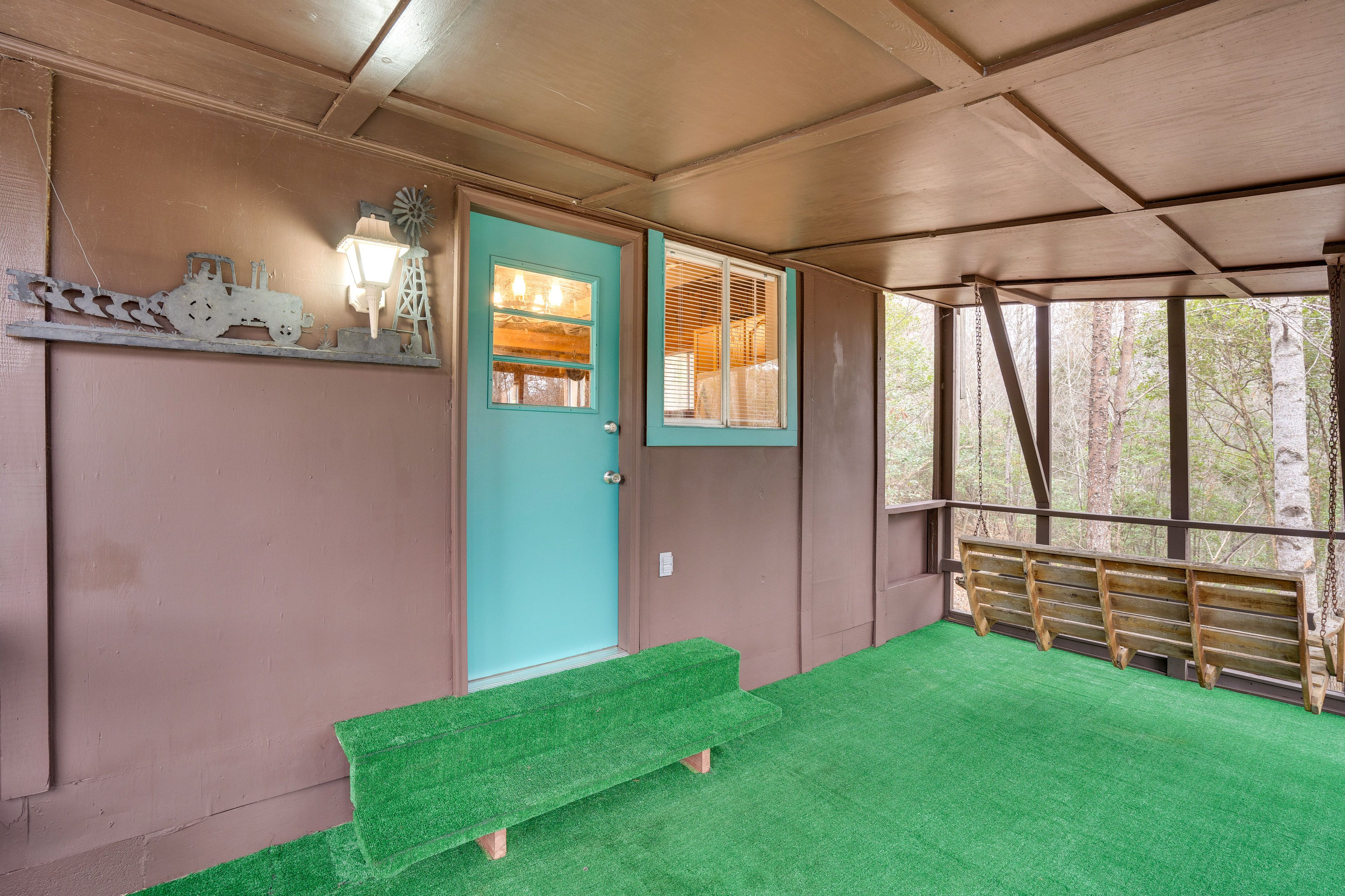 Screened-In Porch