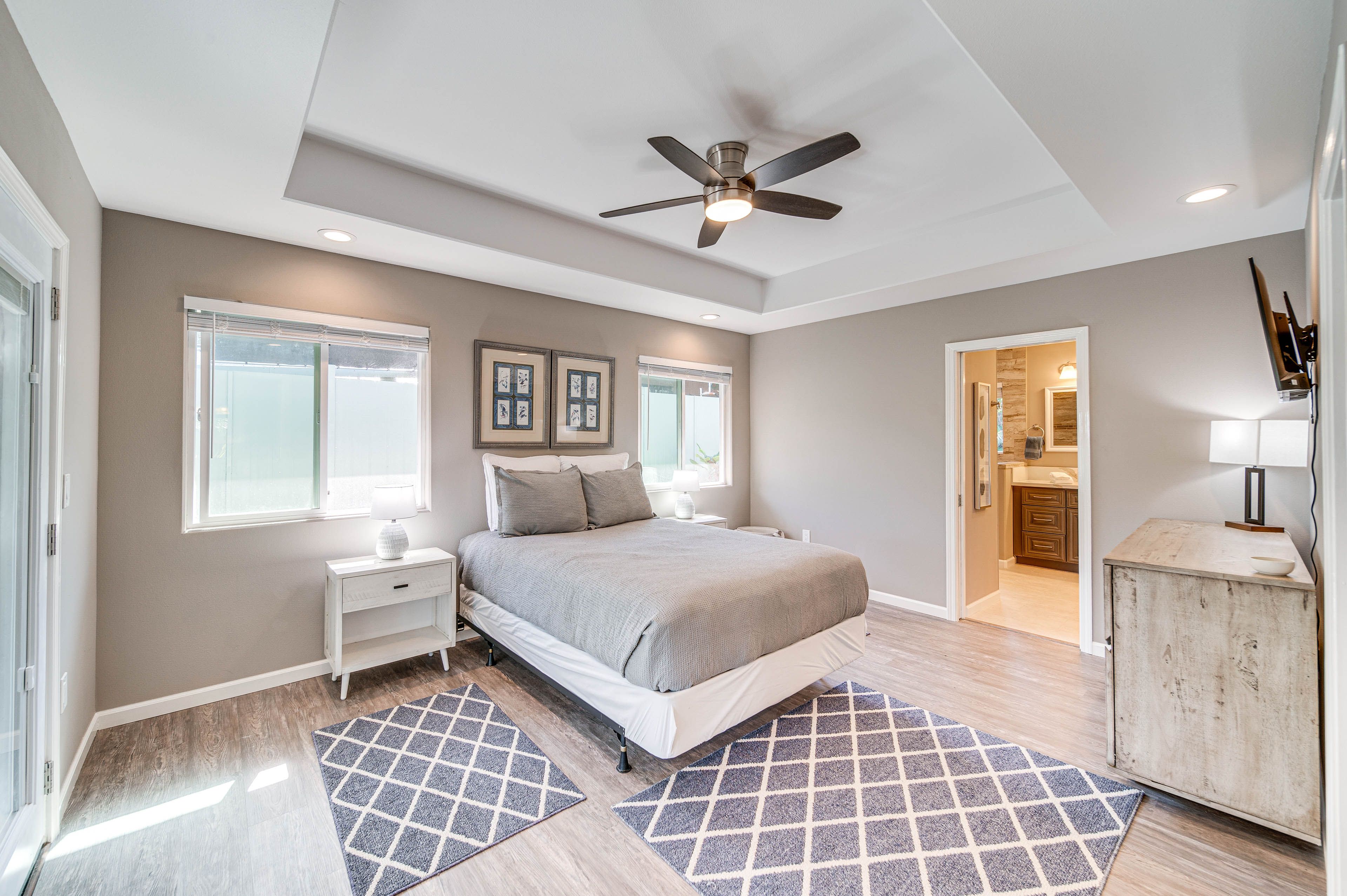 Bedroom Suite | Queen Bed | Smart TV w/ Cable