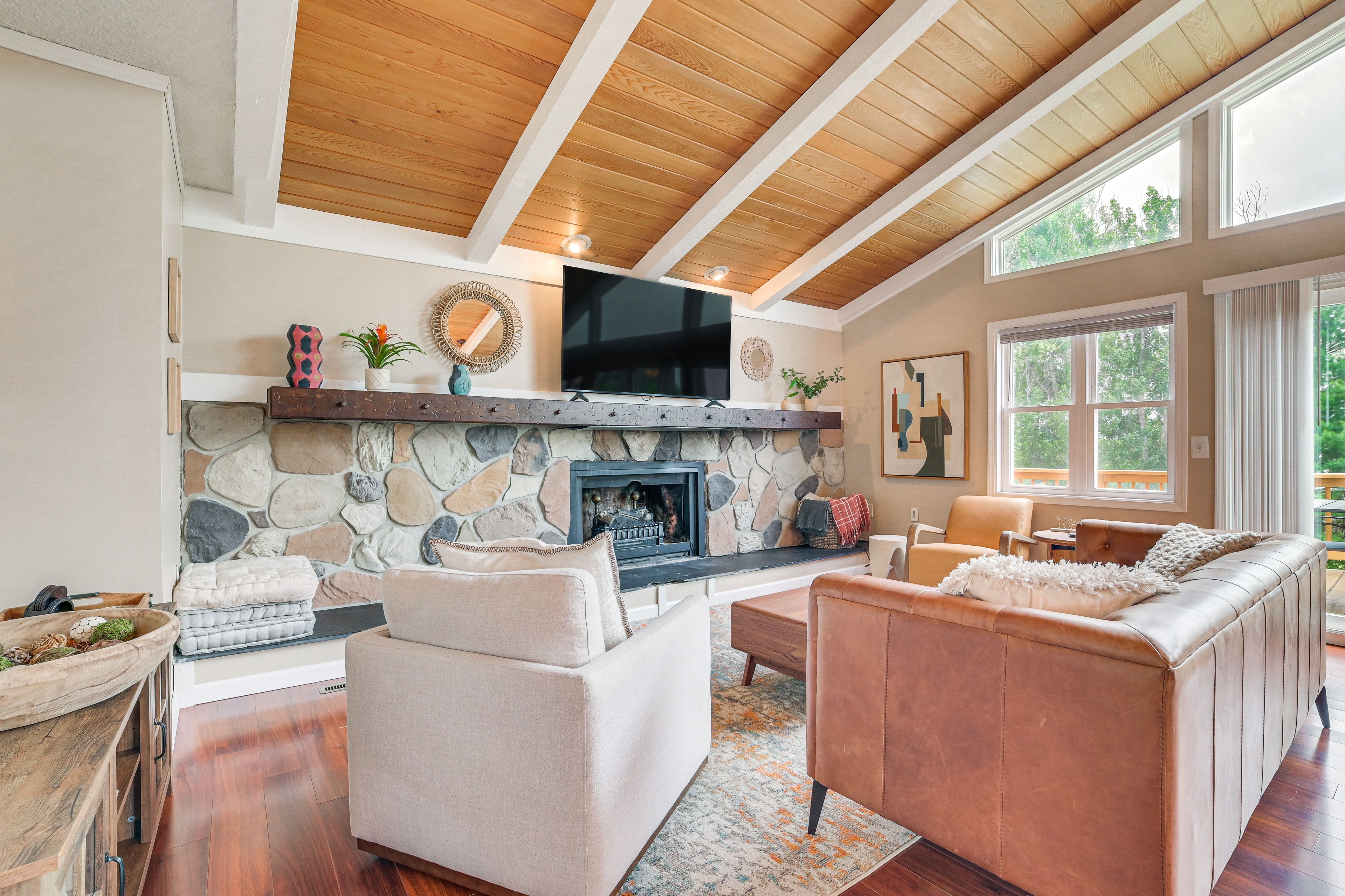 Living Room | Smart TV | Decorative Fireplace