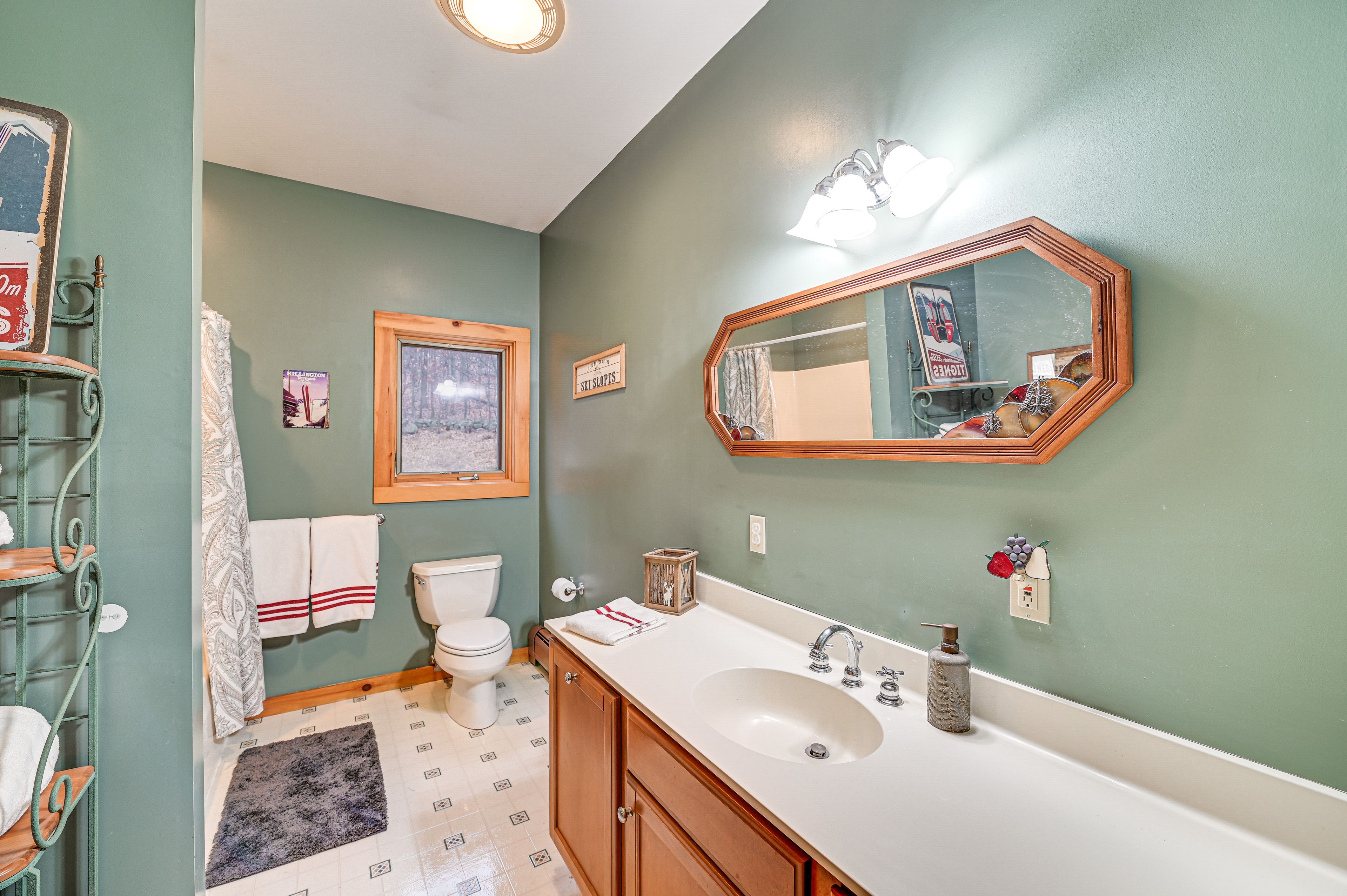 Full Bathroom | 2nd Floor