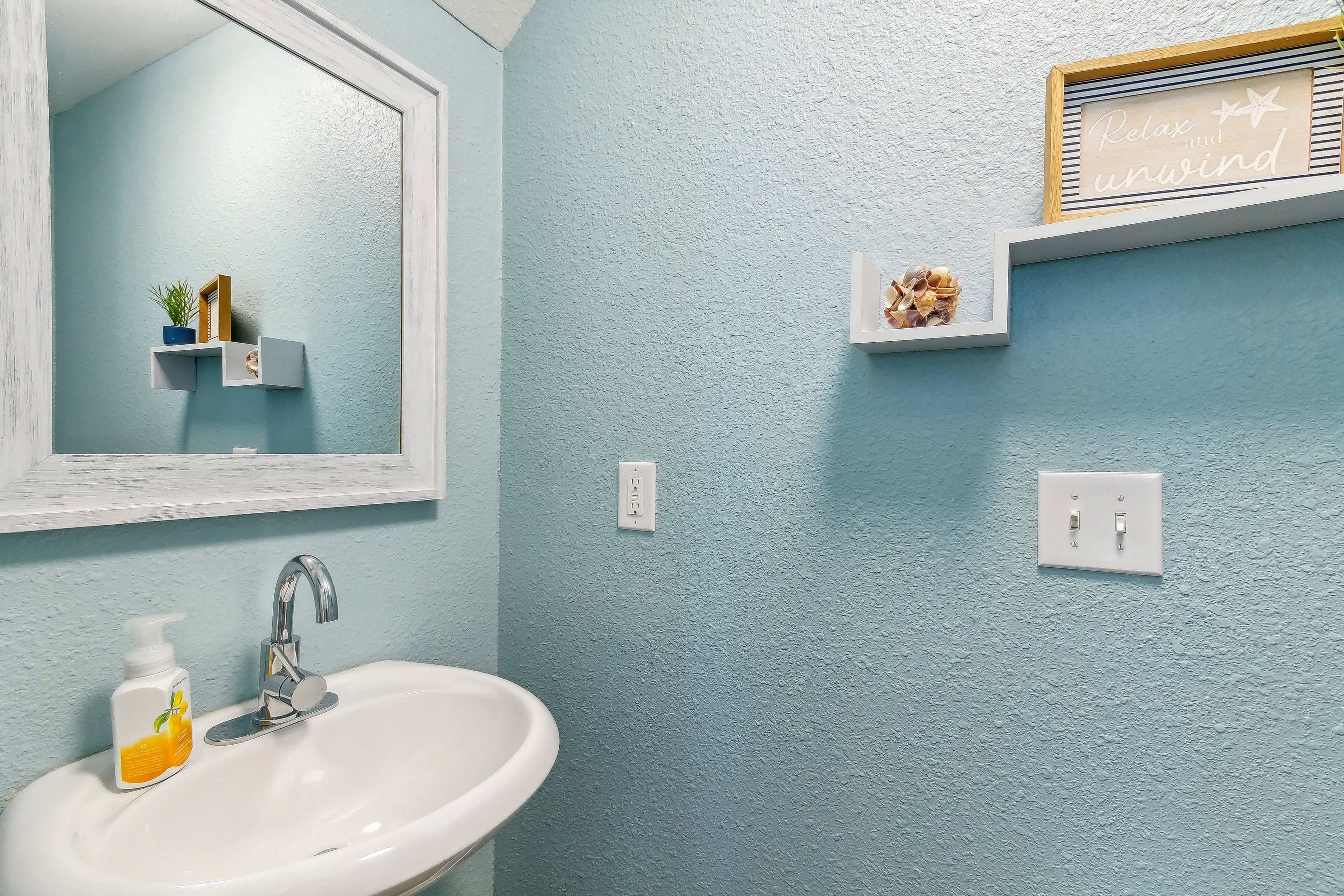 Half Bathroom | 1st Floor | Complimentary Toiletries