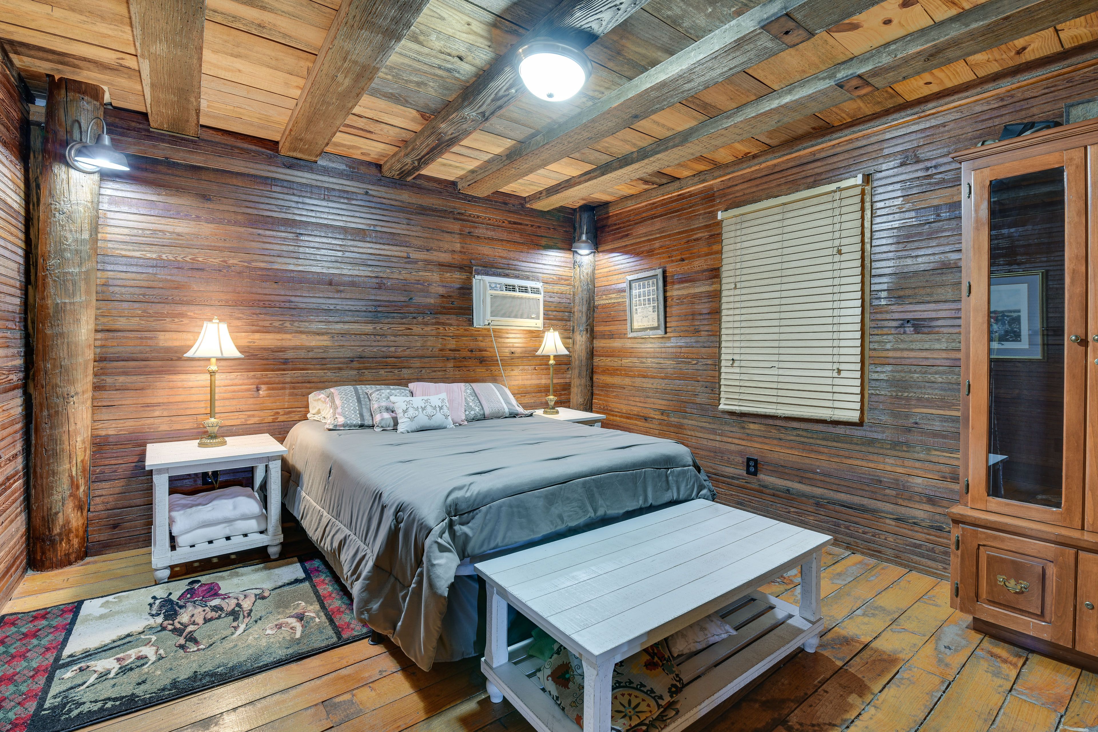 Bedroom 2 | Queen Bed