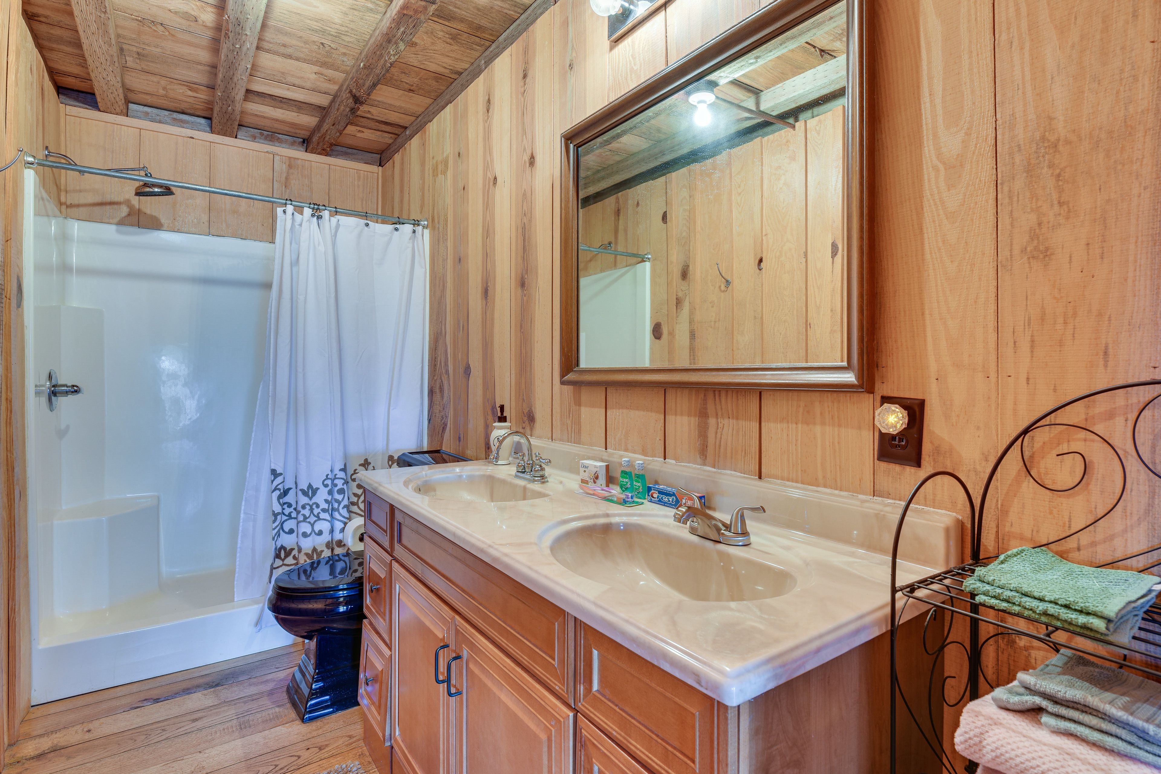 Full Bathroom | Linens & Towels