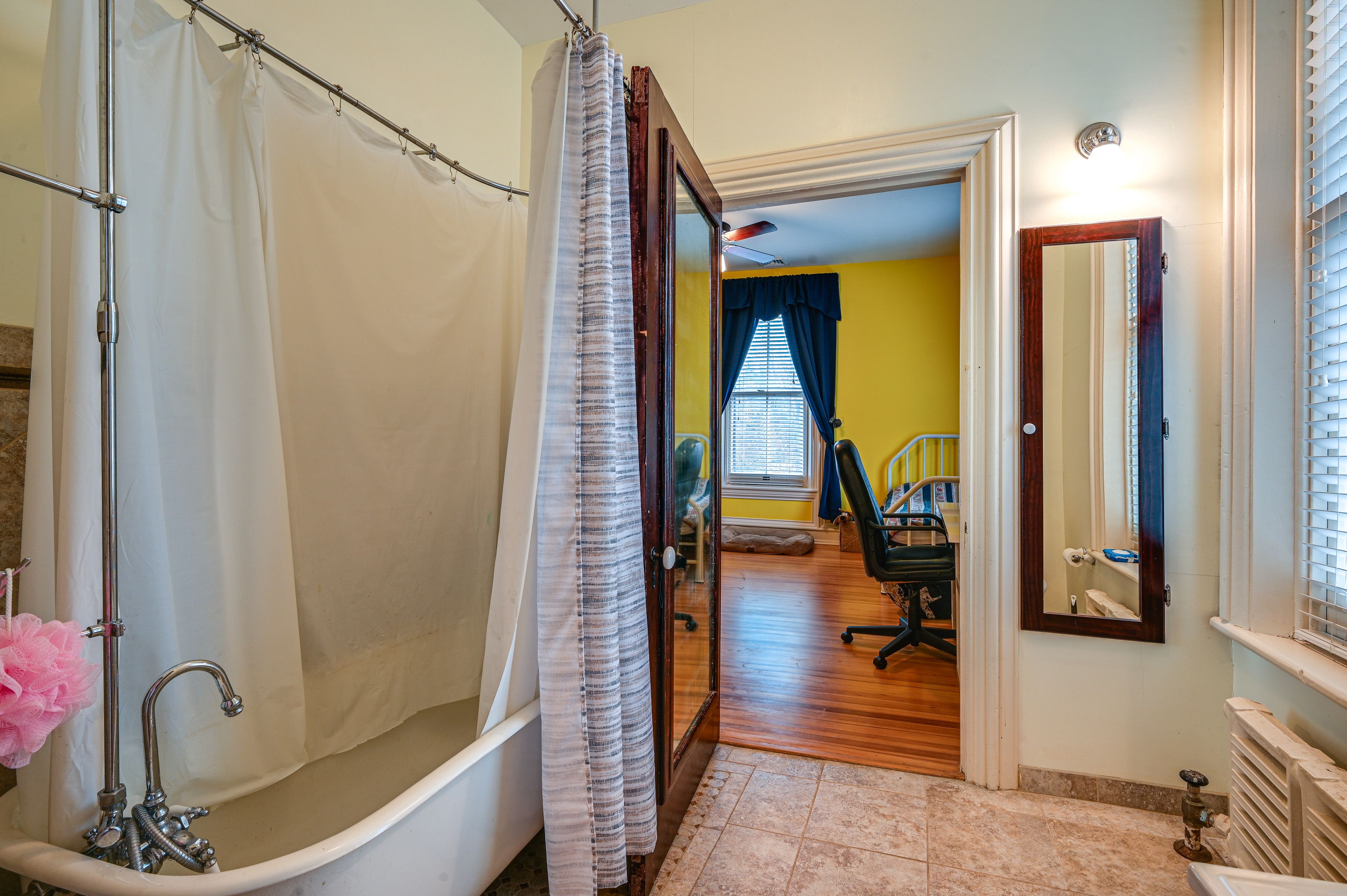 Jack-and-Jill Bathroom | Access via Bedrooms 1 & 2 | Towels Provided