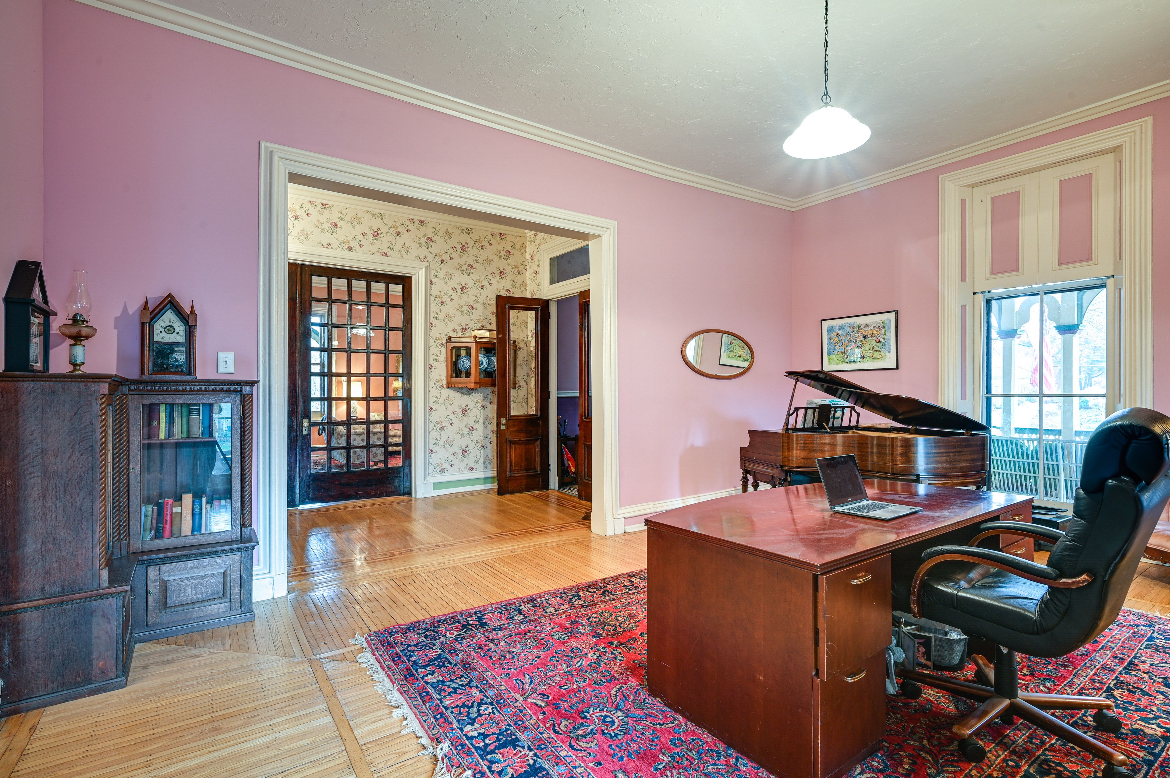 Home Office | Piano | Books | Free WiFi