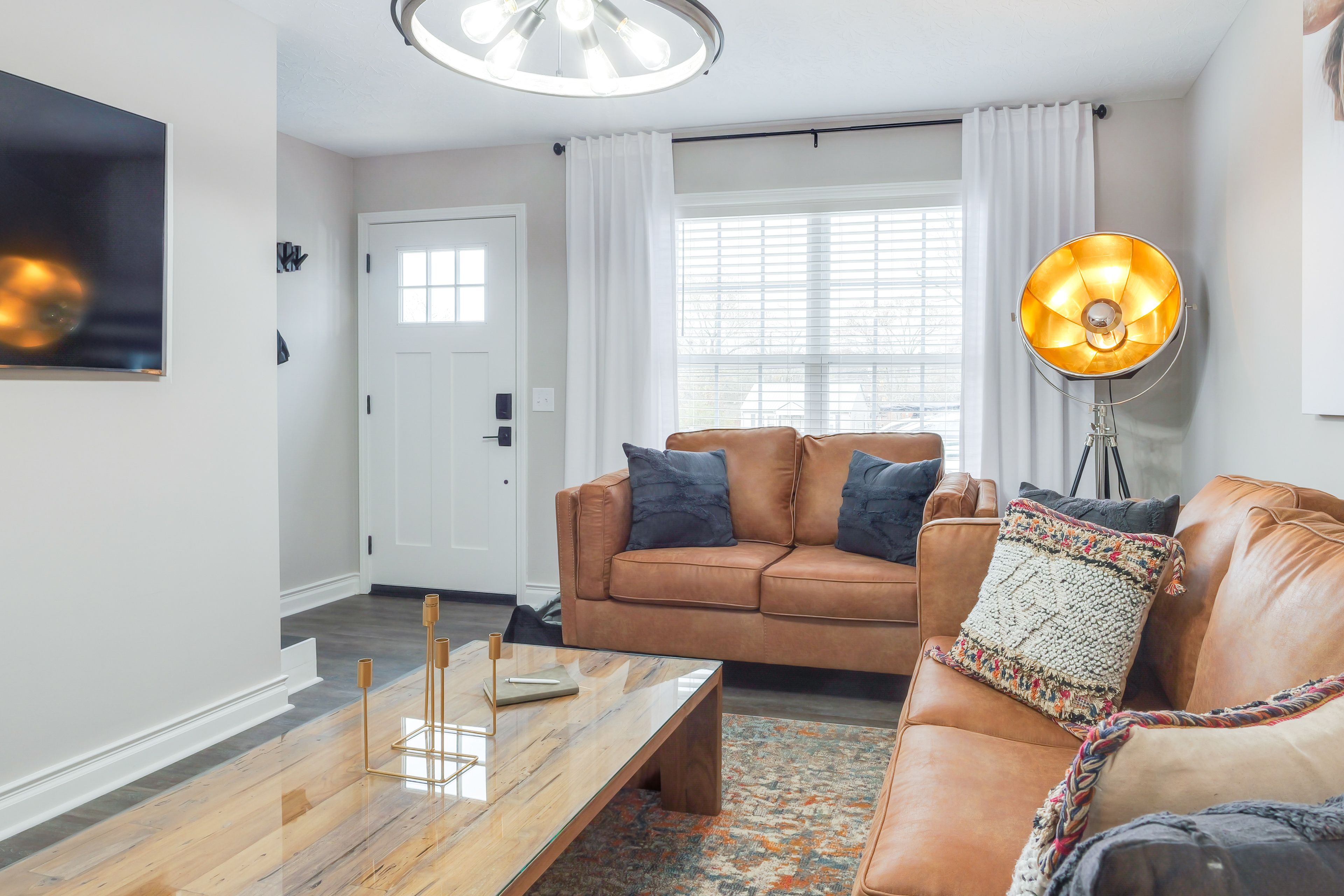 Living Room | 1st Floor | Smart TV | Central A/C + Heating | Free WiFi