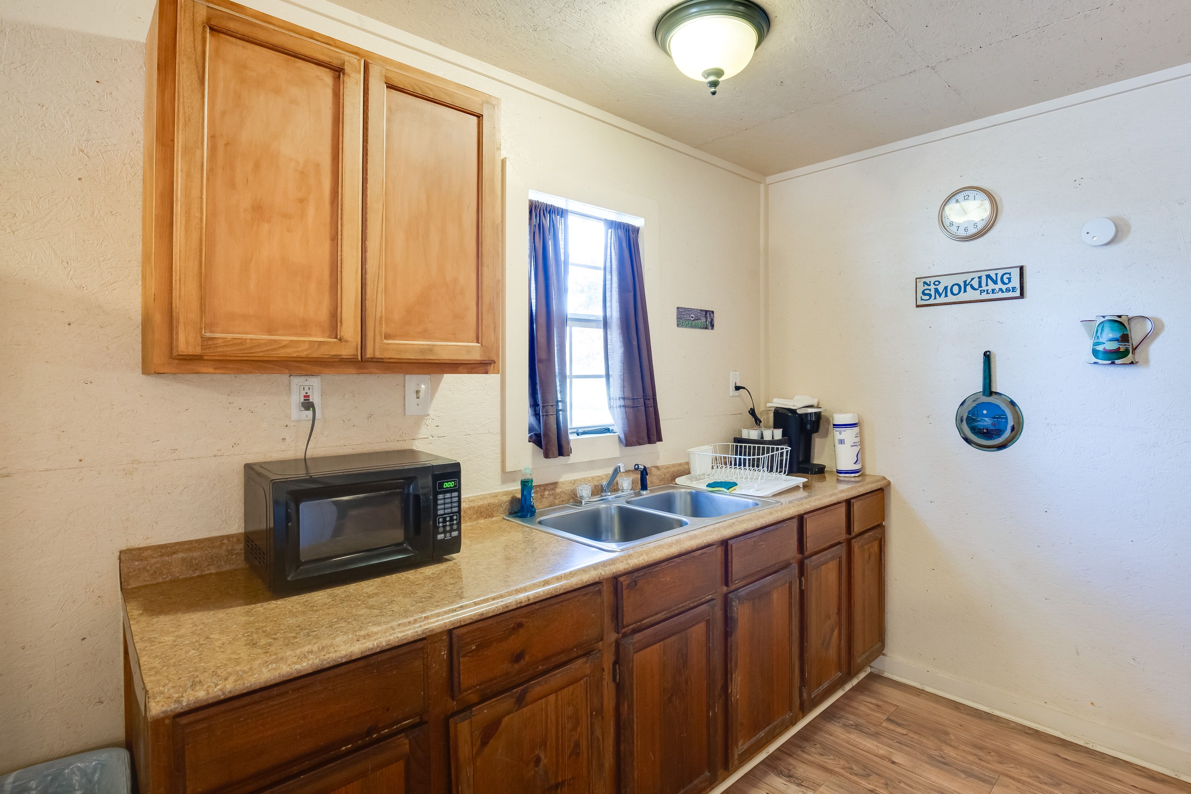 Kitchenette | Hot Plate | Keurig Single-Serve Coffee Maker