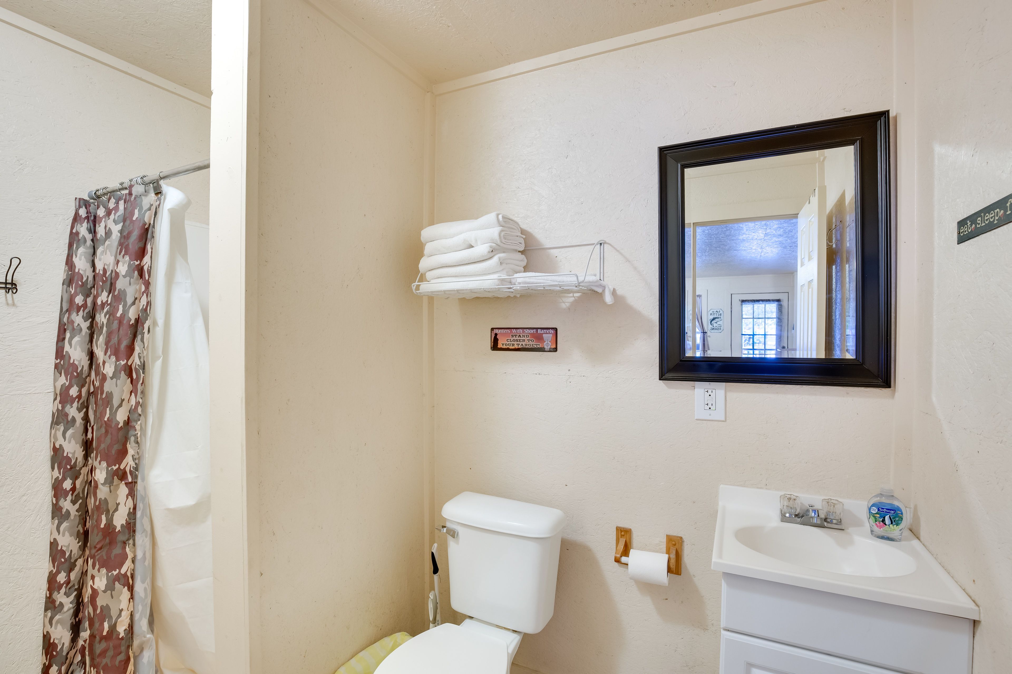 Bathroom | Walk-In Shower | Towels Provided