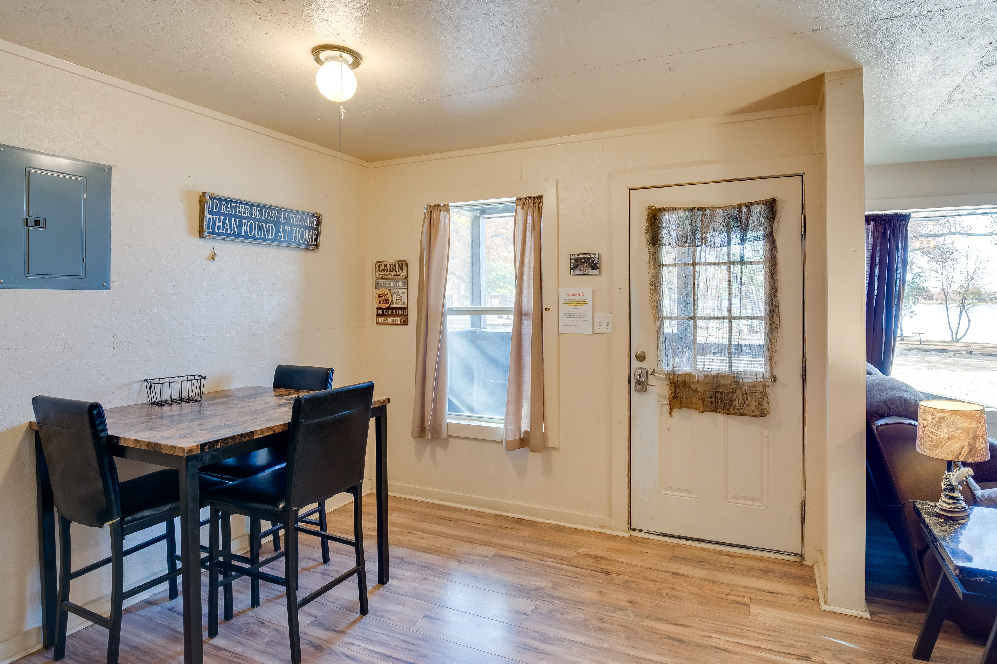 Dining Area | Dishware & Flatware Provided