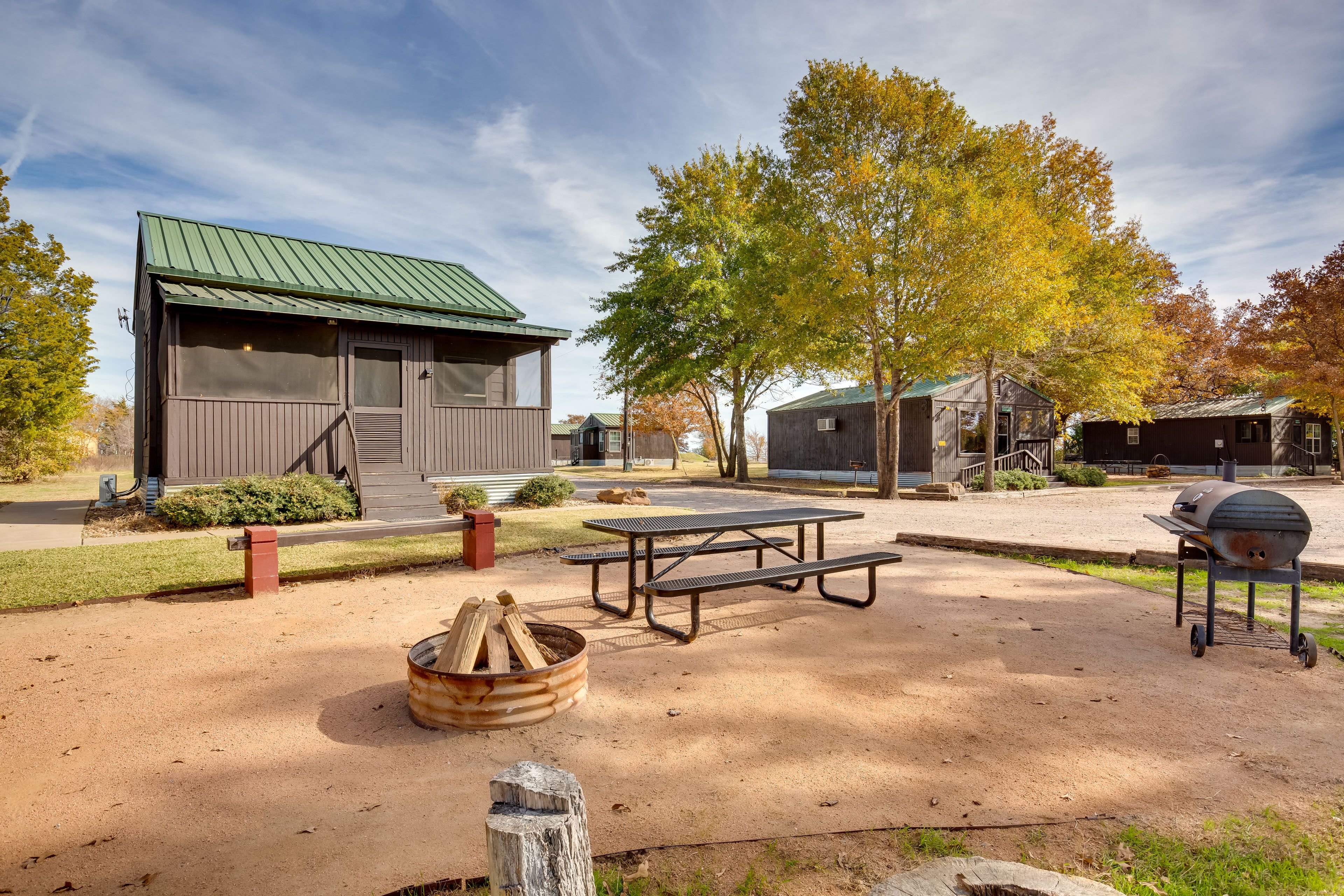 Kerens Vacation Rental | Studio | 1BA | 416 Sq Ft | Stairs Required to Enter