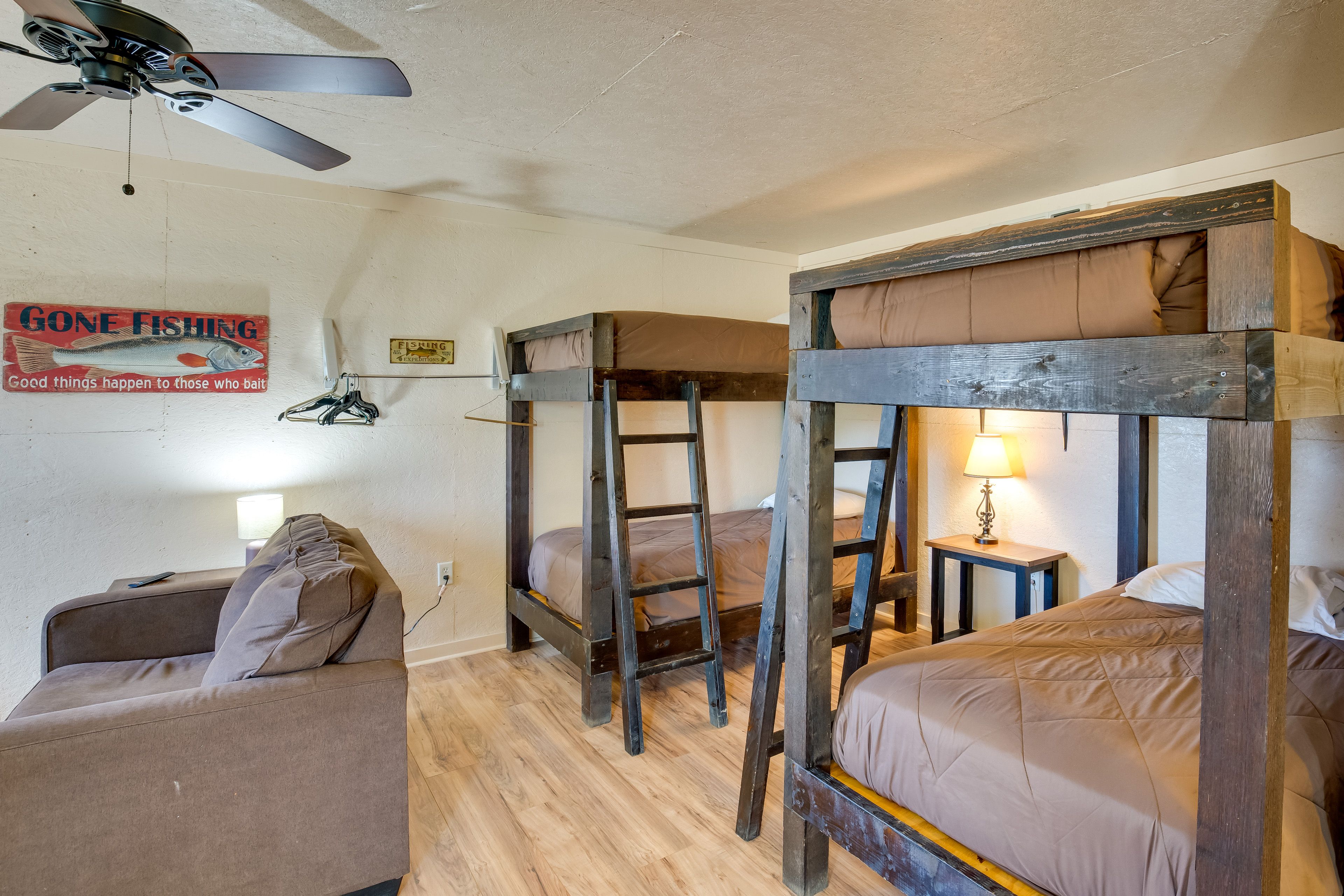 Studio | 2 Twin Bunk Beds