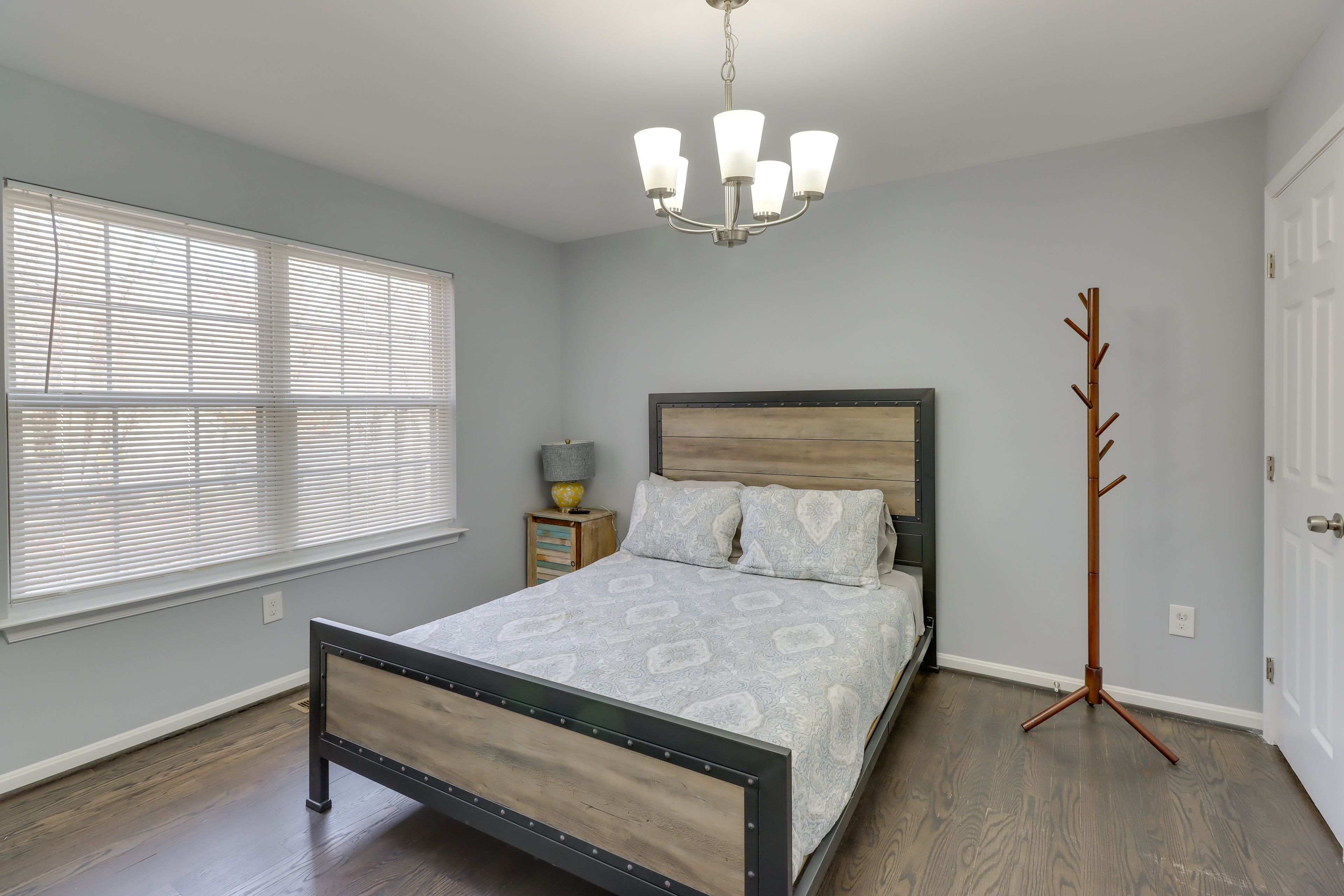 Bedroom 1 | Queen Bed | 1st Floor | Linens Provided