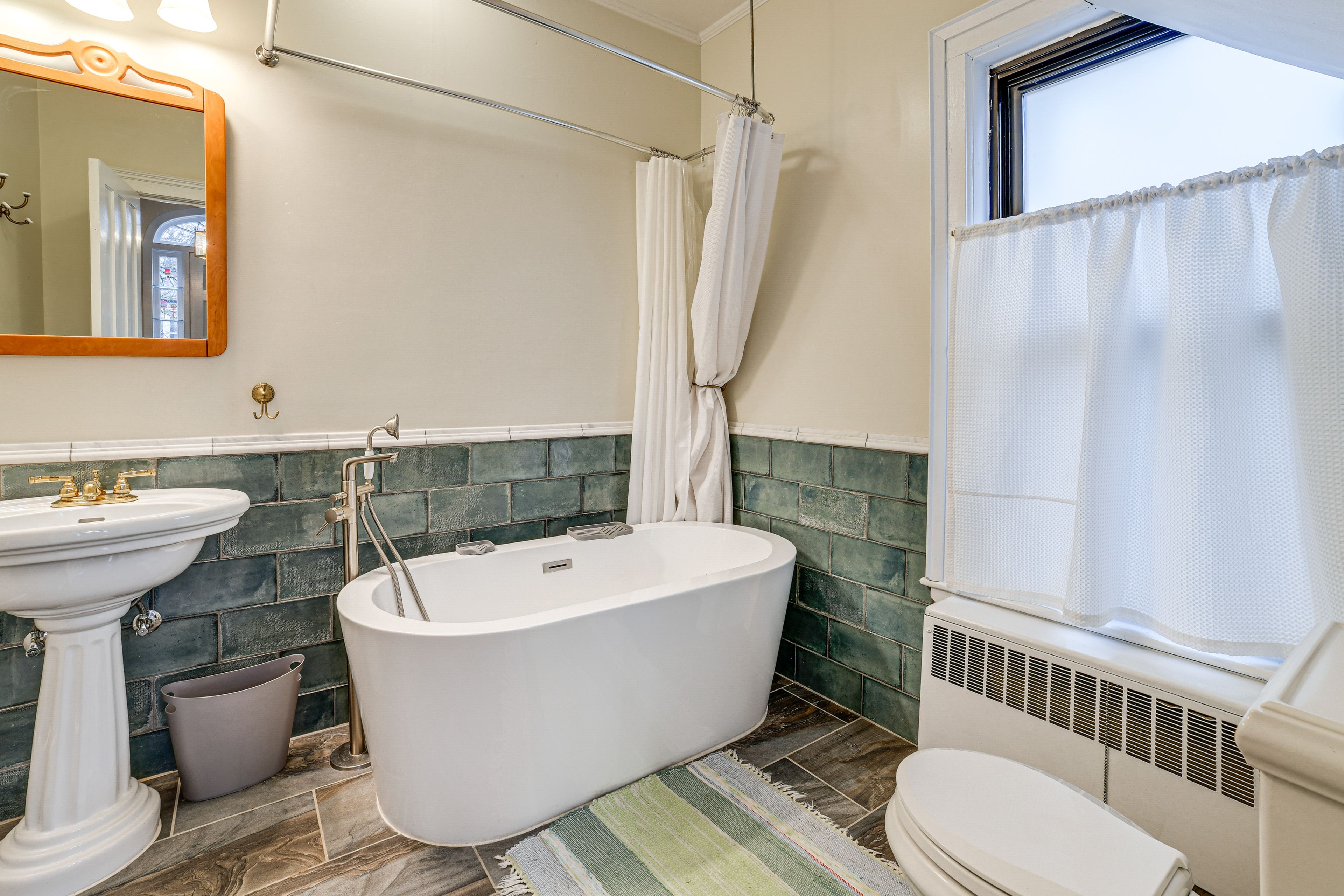 Full Bathroom | Soaking Tub