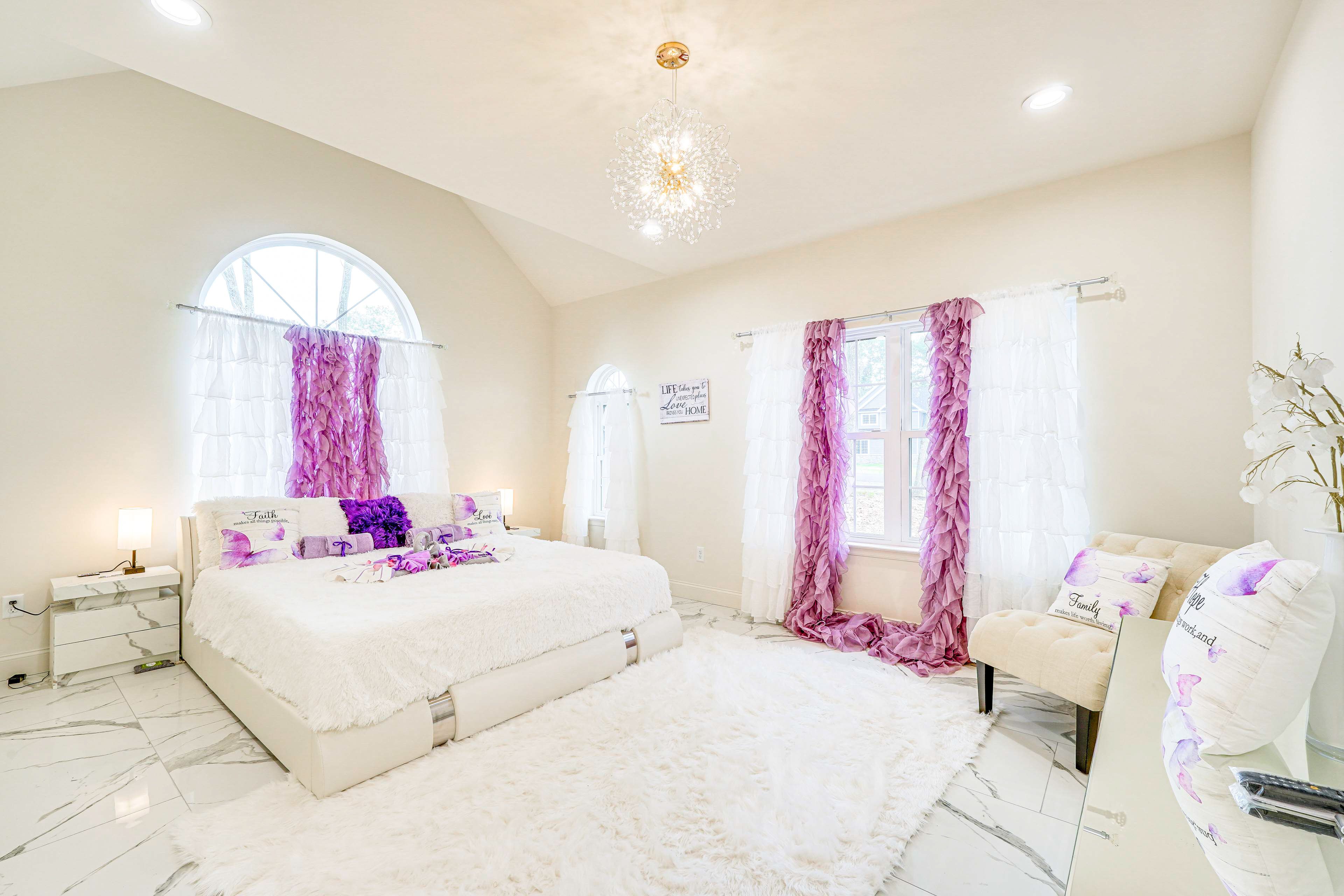 Bedroom 1 | King Bed | 1st Floor