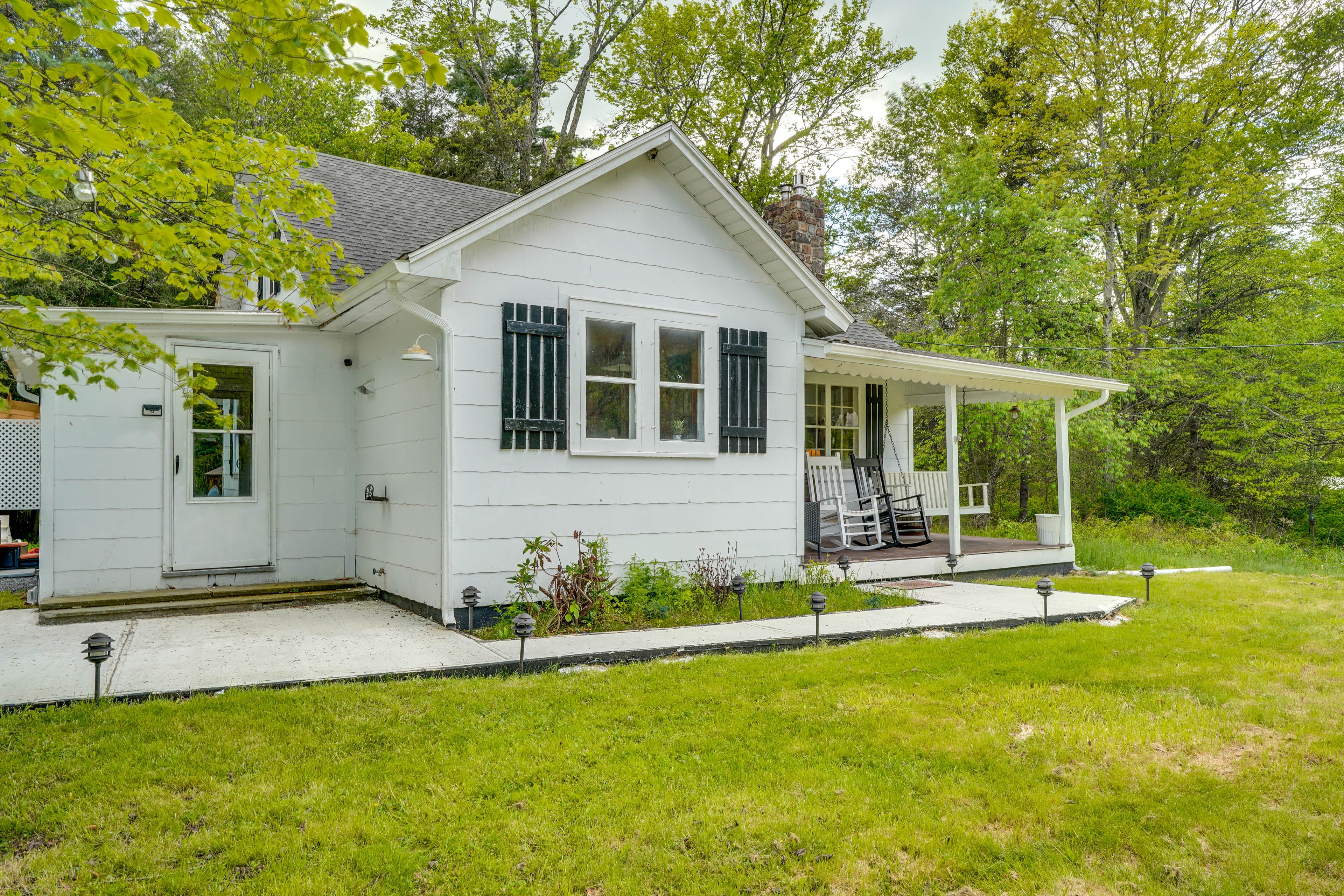 Property Exterior | Covered Porch | Porch Swing