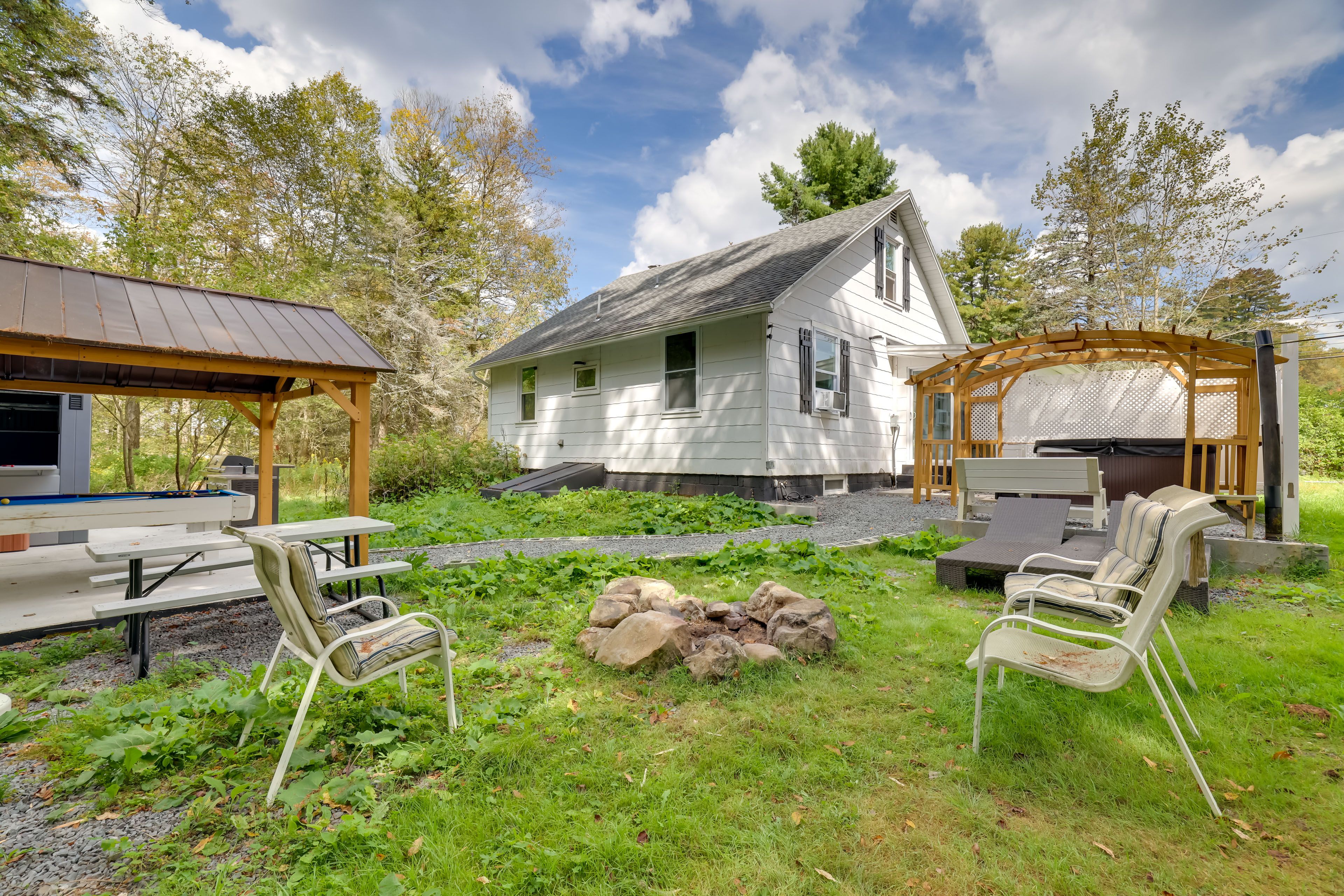 Exterior | Wood-Burning Fire Pit | Picnic Table