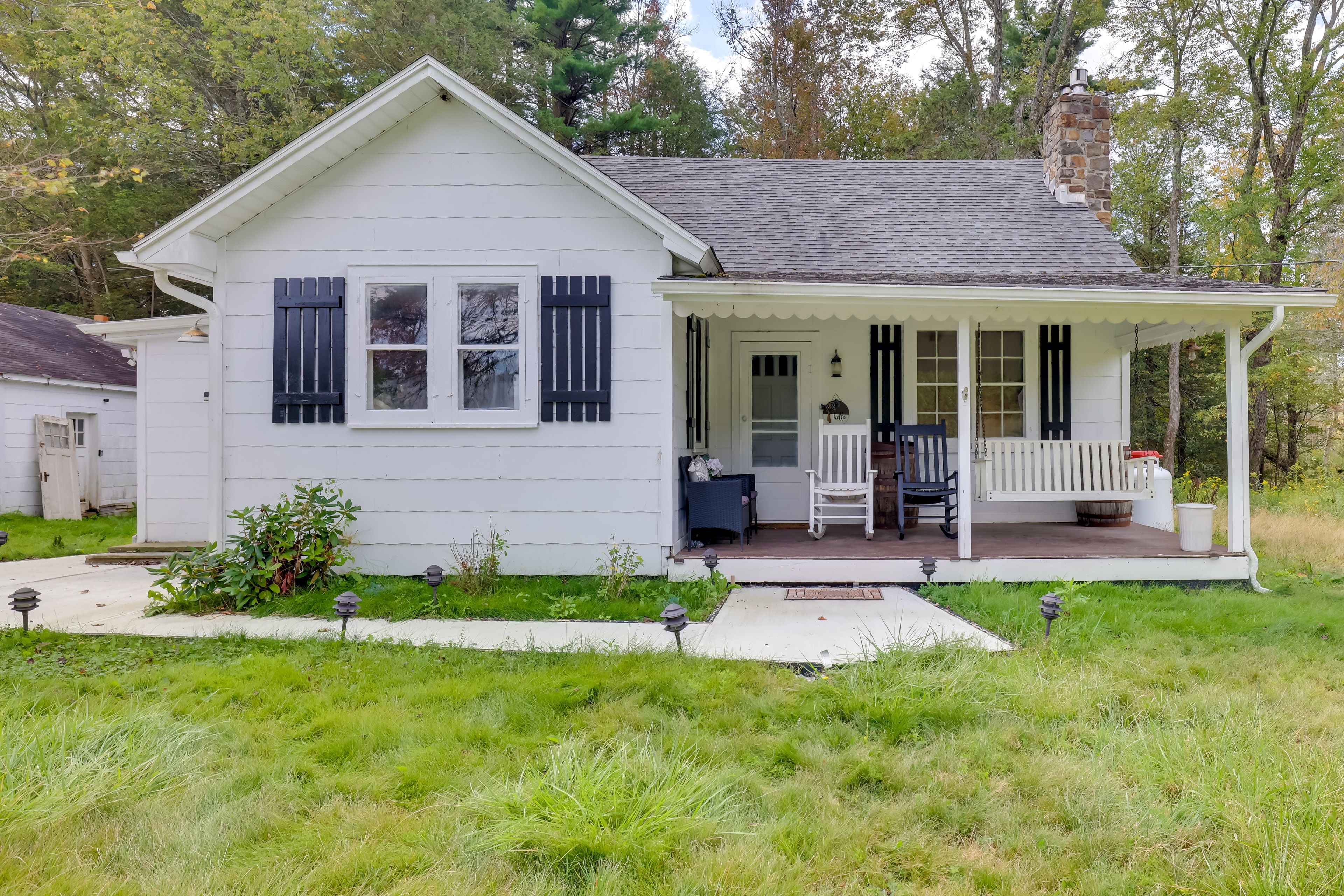 Blakeslee Vacation Rental | 3BR | 1.5BA | 1,300 Sq Ft | Stairs Required