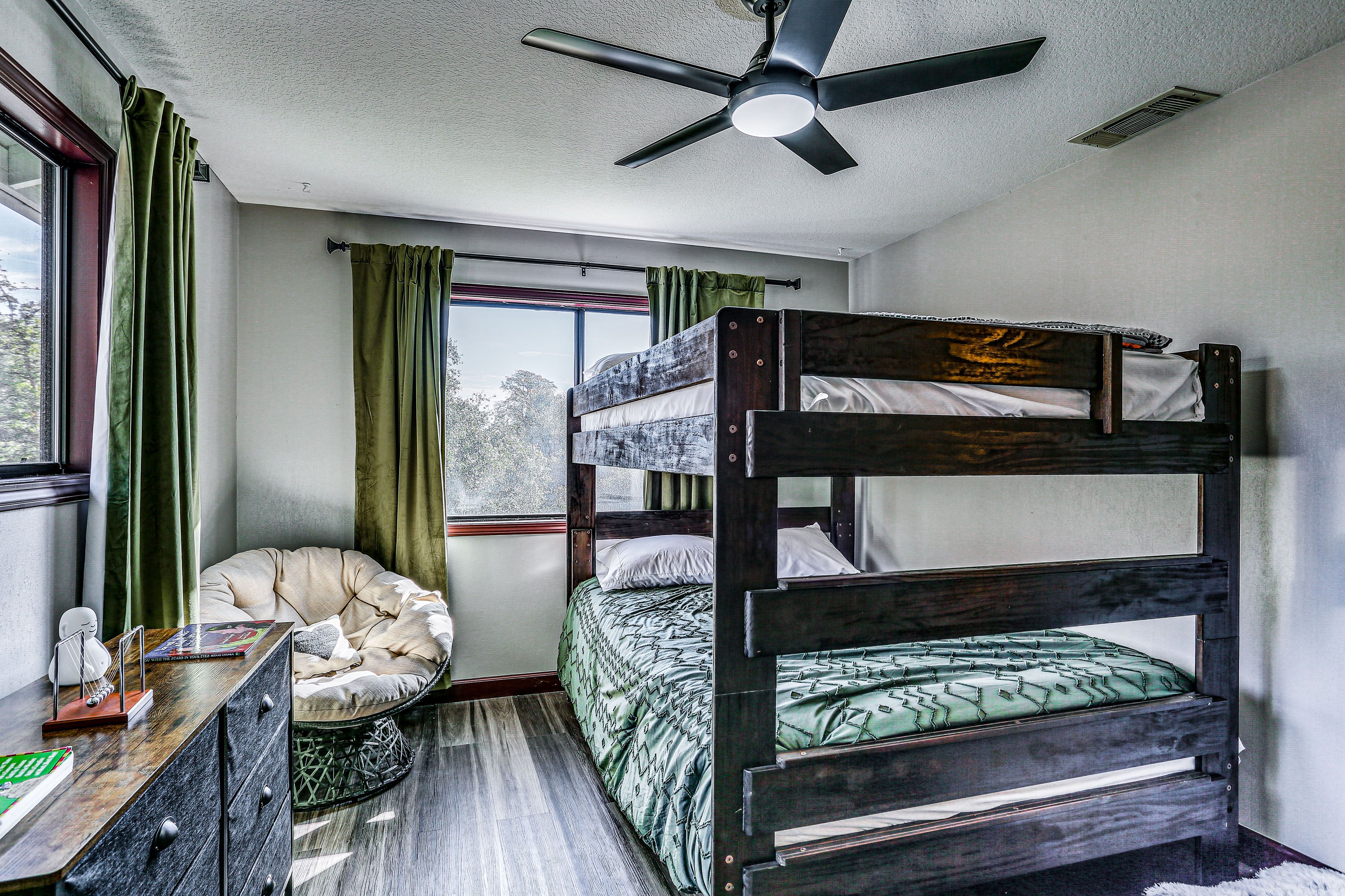 Bedroom 2 | Queen Bunk Bed