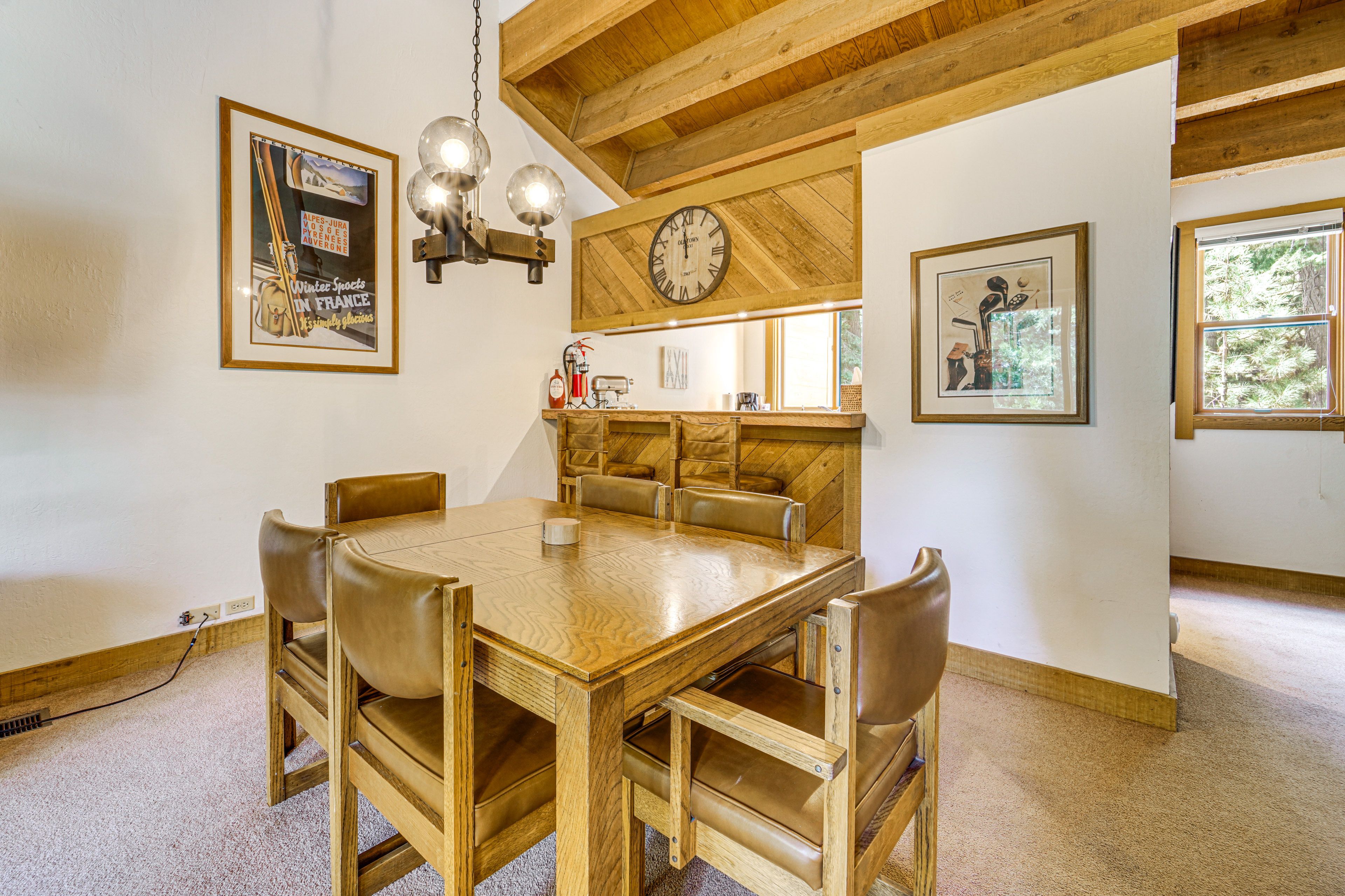 Dining Area | Dishware/Flatware Provided