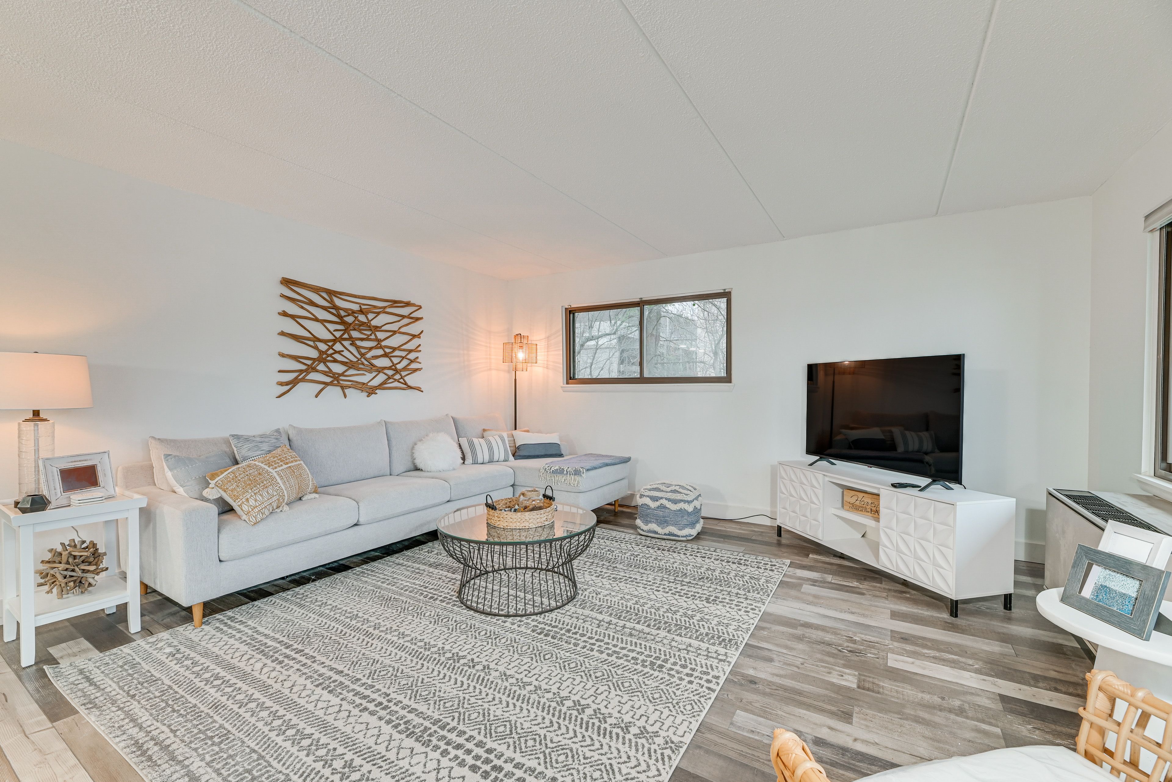 Living Room | Smart TV | Free WiFi