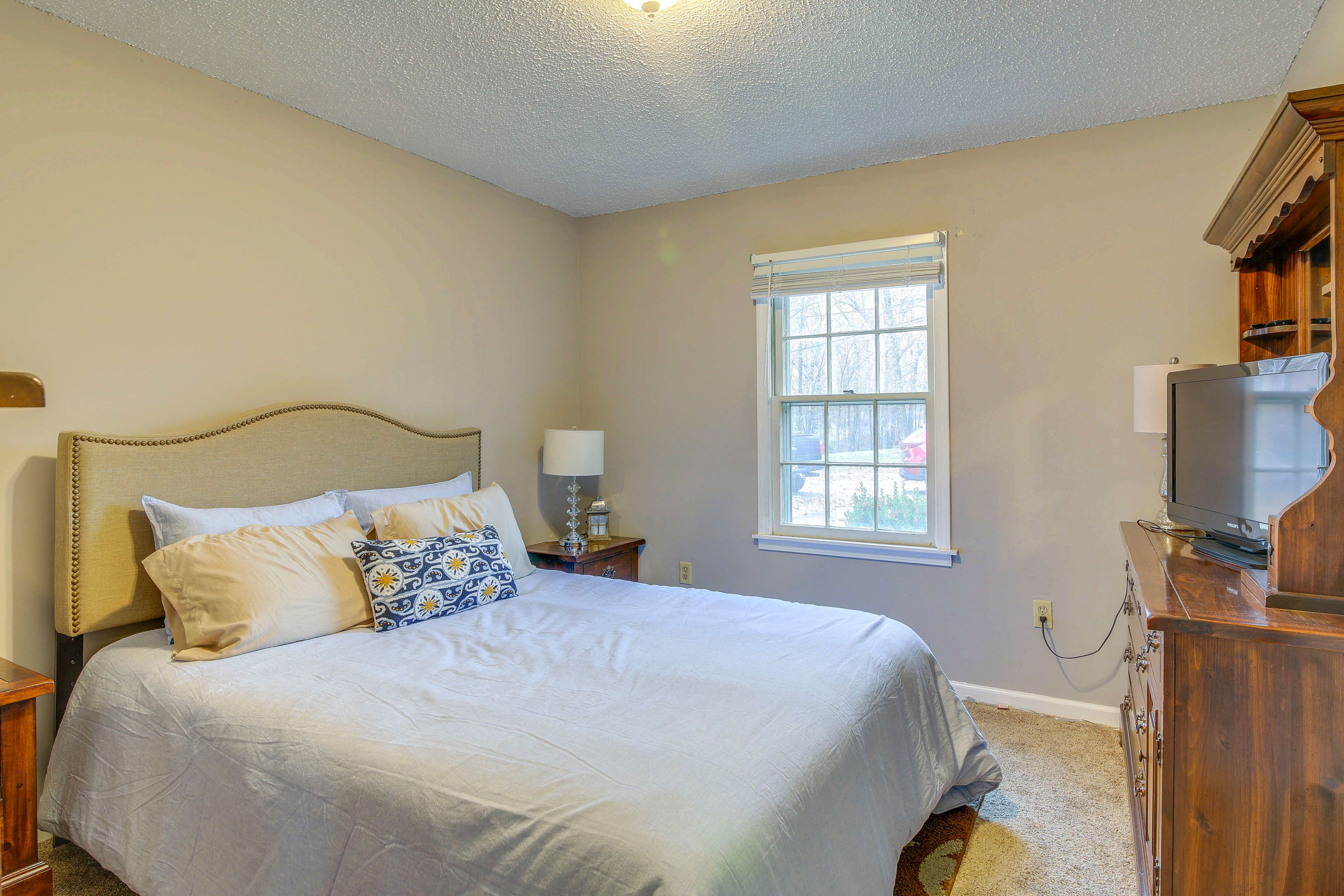 Bedroom 3 | Full Bed | Flat-Screen TV