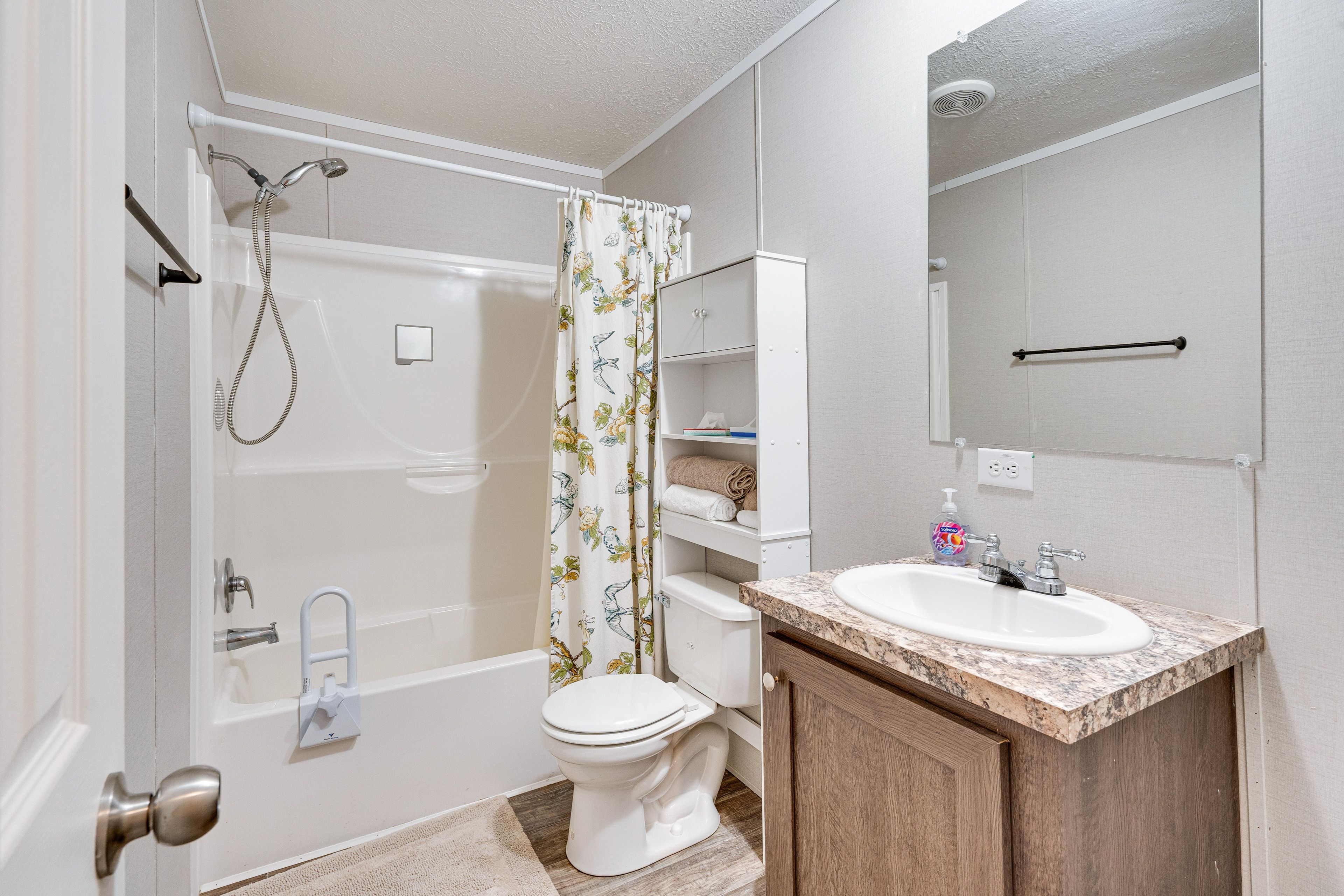 Full Bathroom