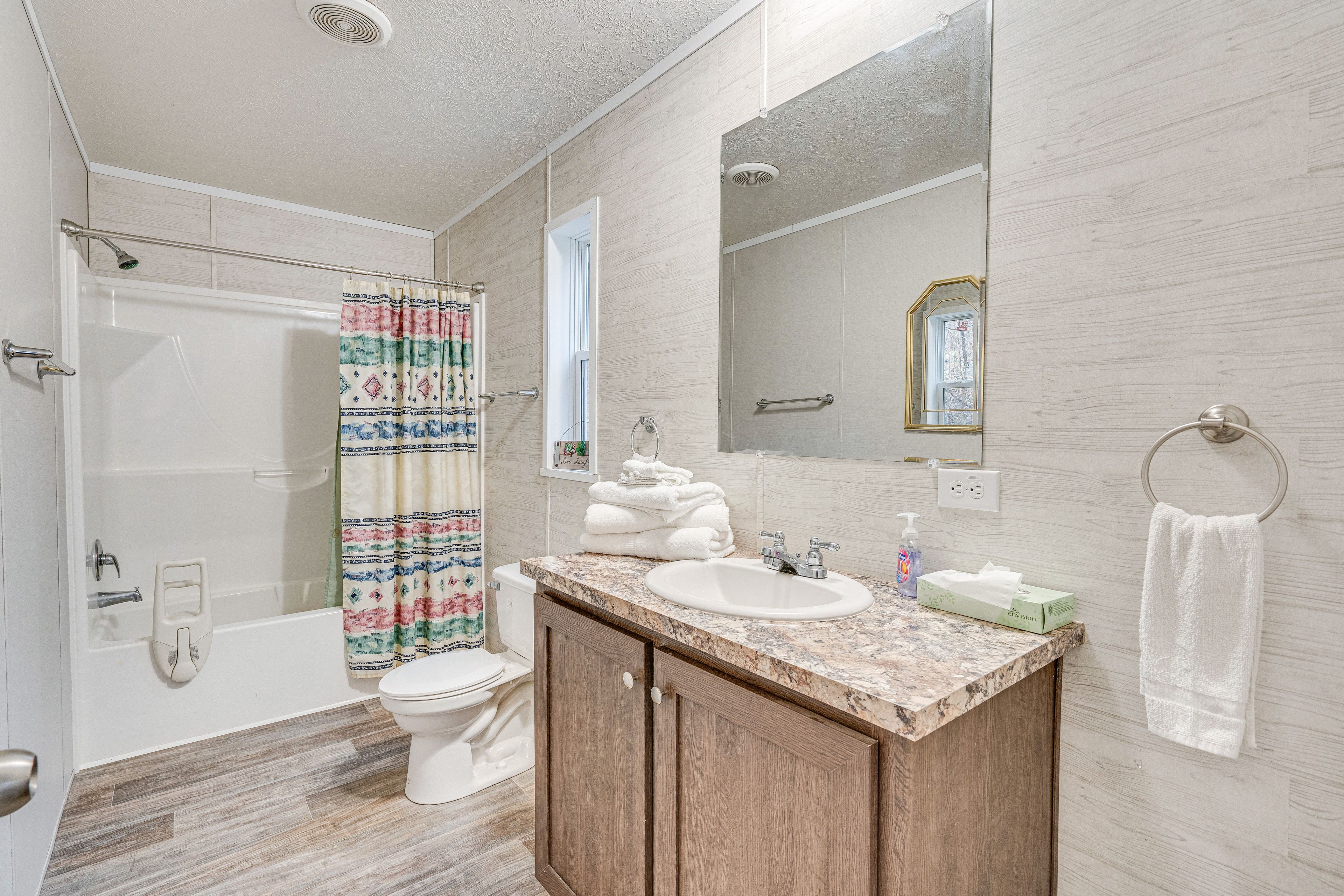 En-Suite Bathroom | Complimentary Toiletries