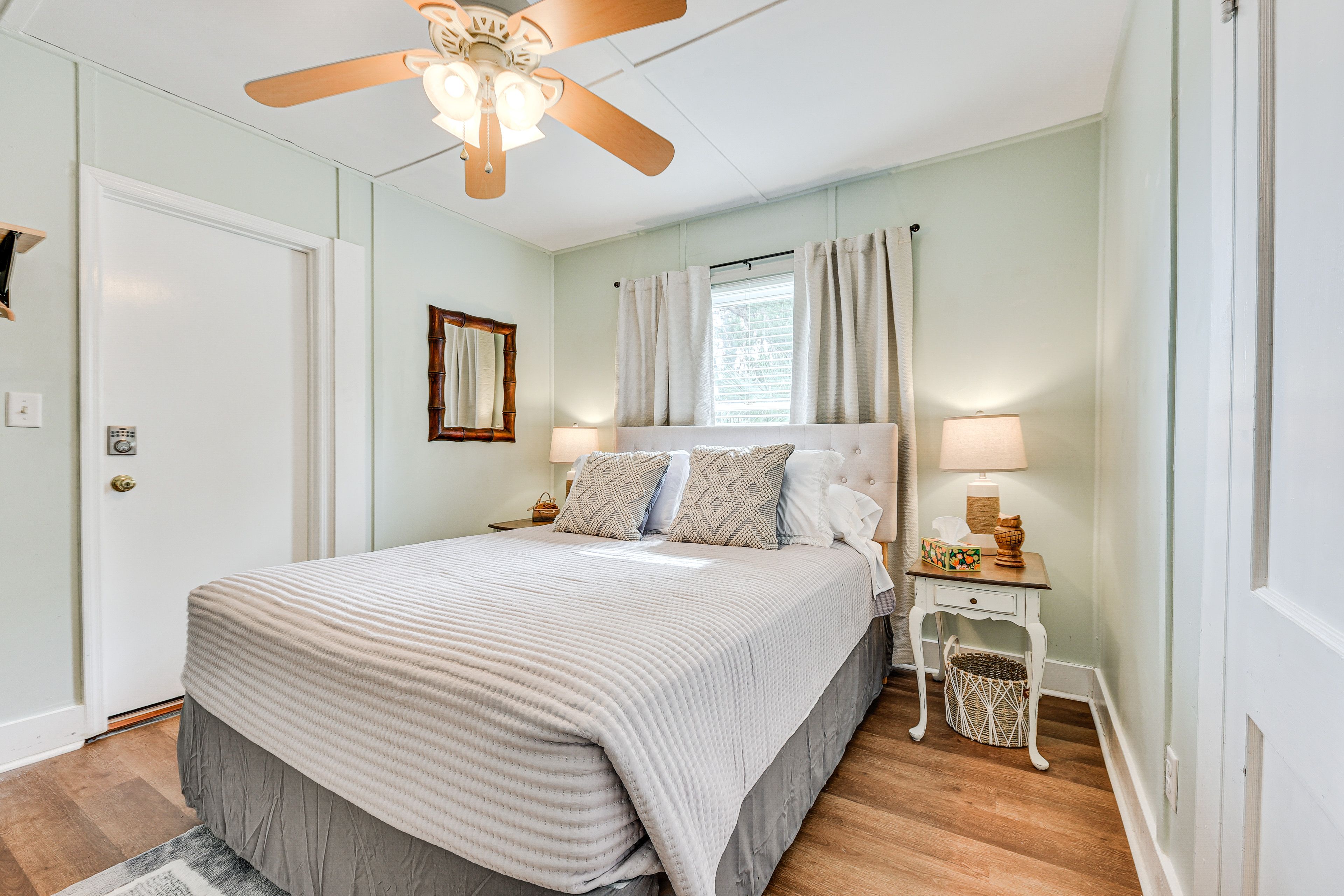 Bedroom 2 | Queen Bed