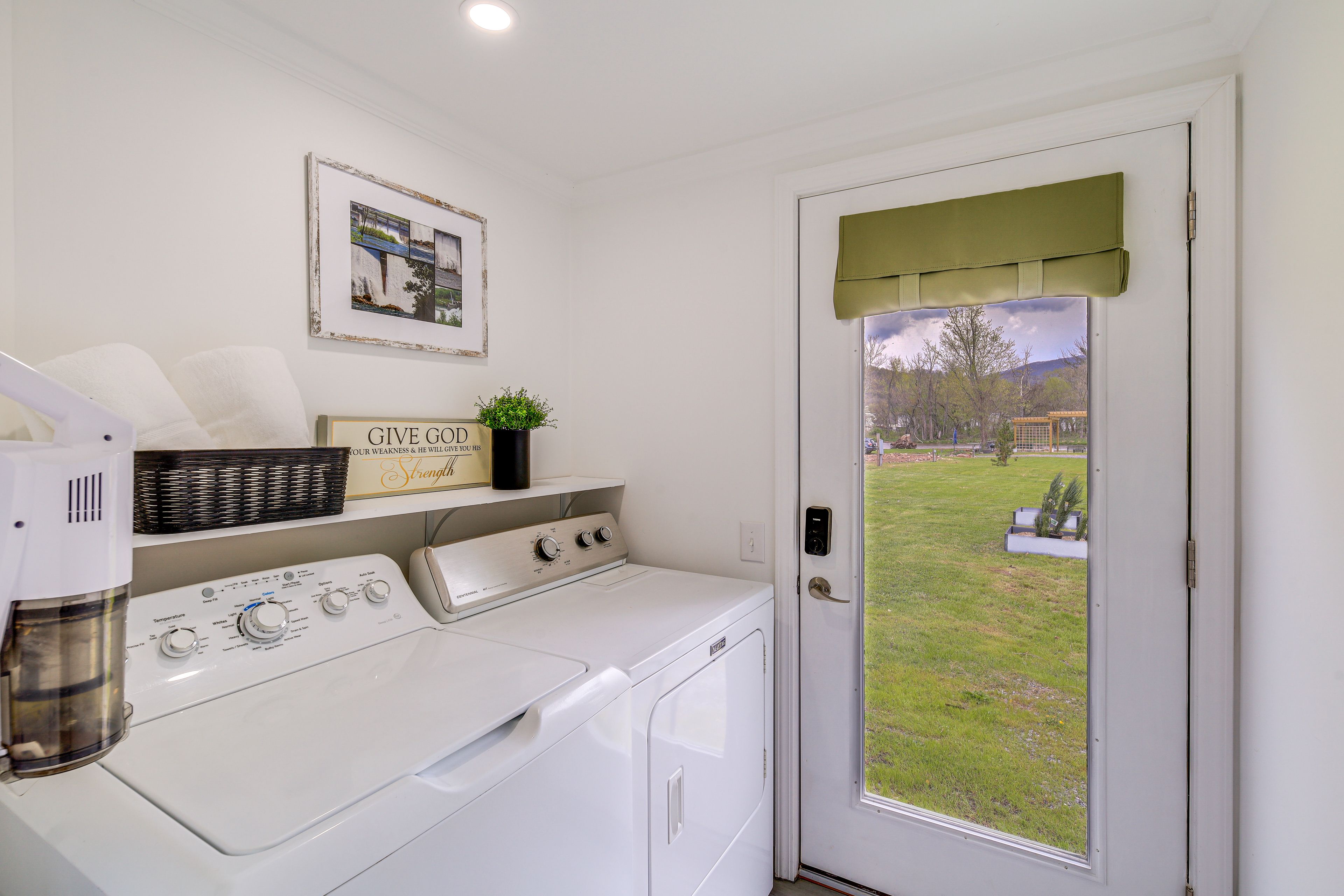 Laundry Area | Washer/Dryer | Iron/Board | Trash Bags/Paper Towels