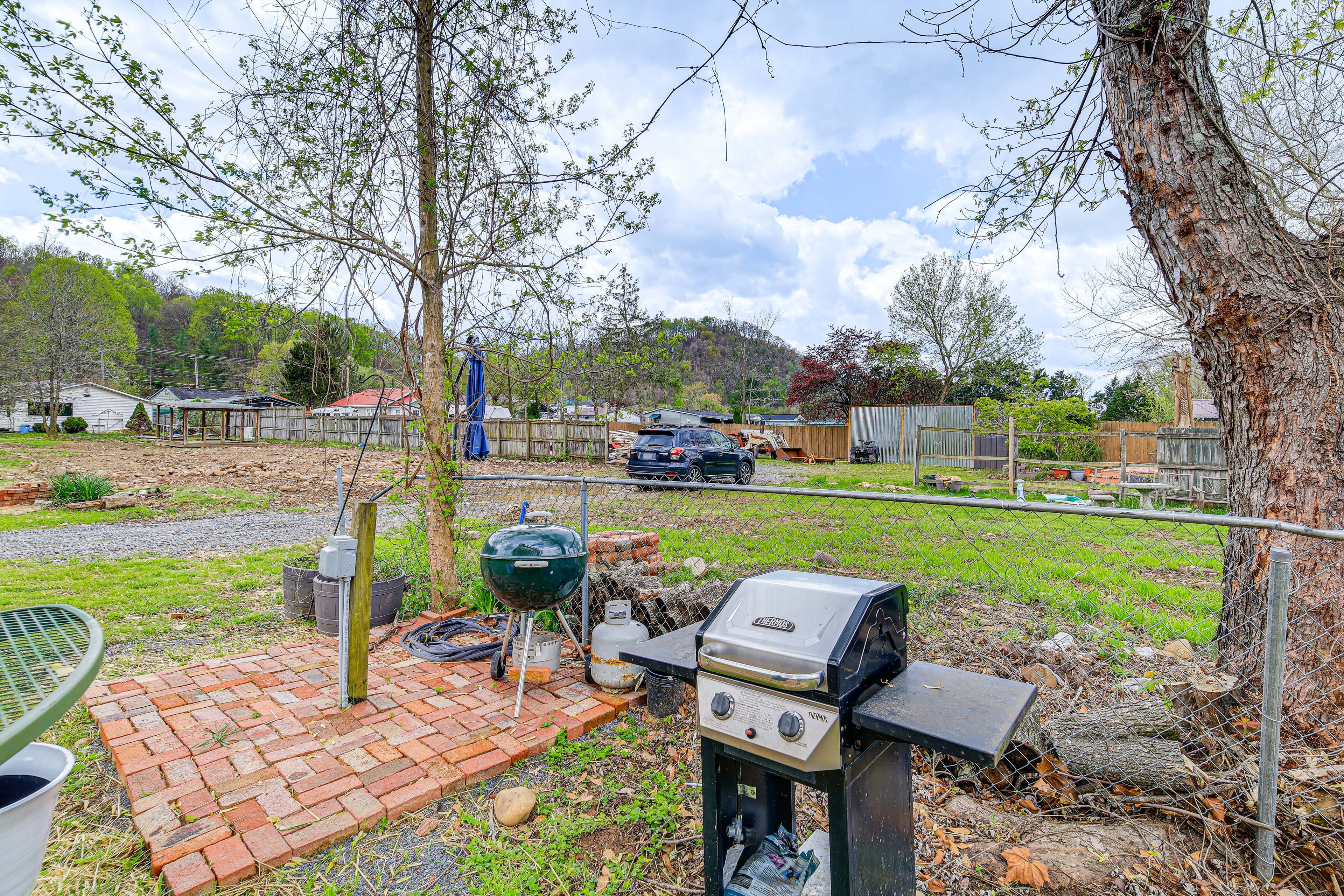 Grilling Area | Charcoal Grill | Gas Grill