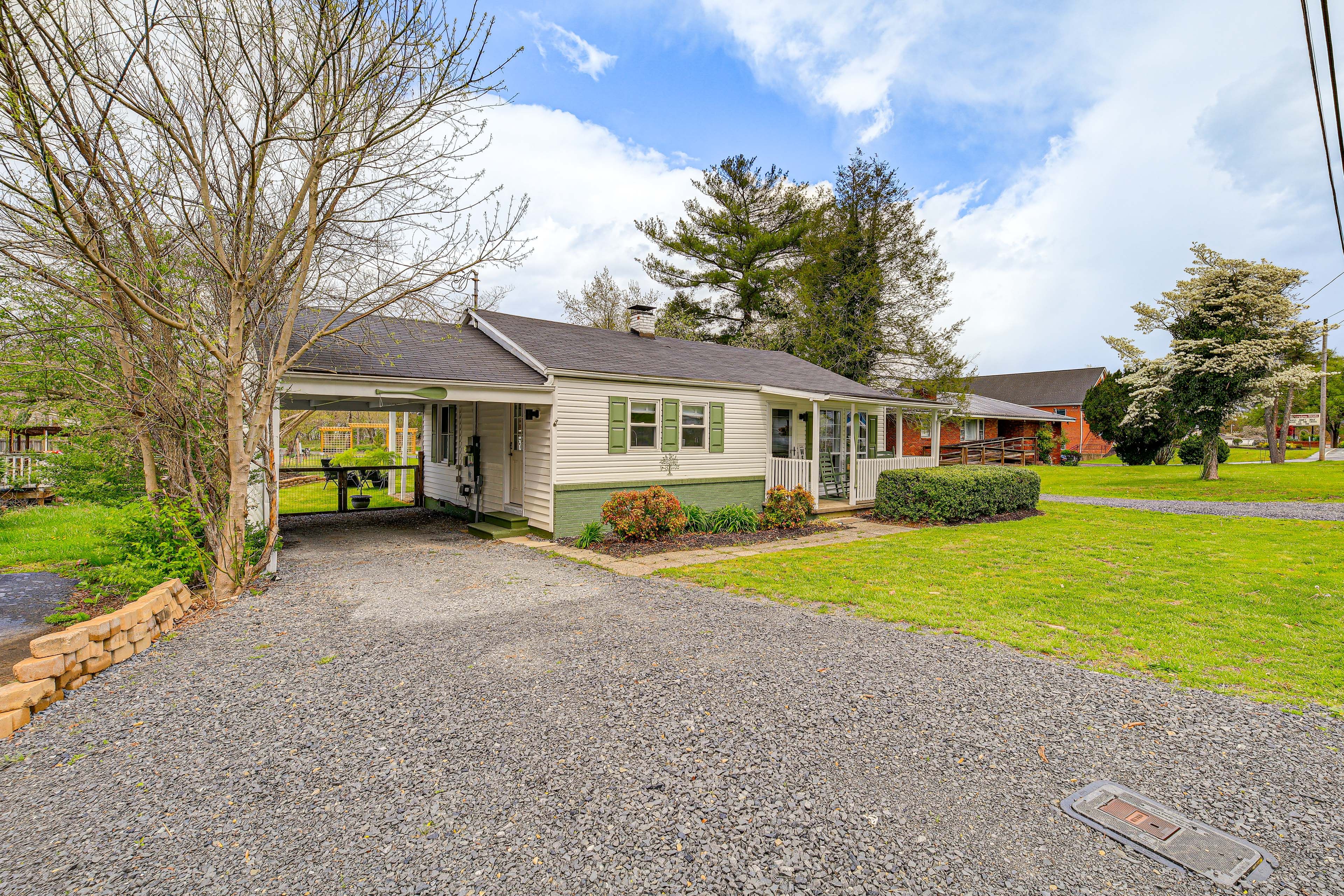 Exterior | Carport (1 Vehicle) | Driveway (2 Vehicles) | Boat Trailer Parking