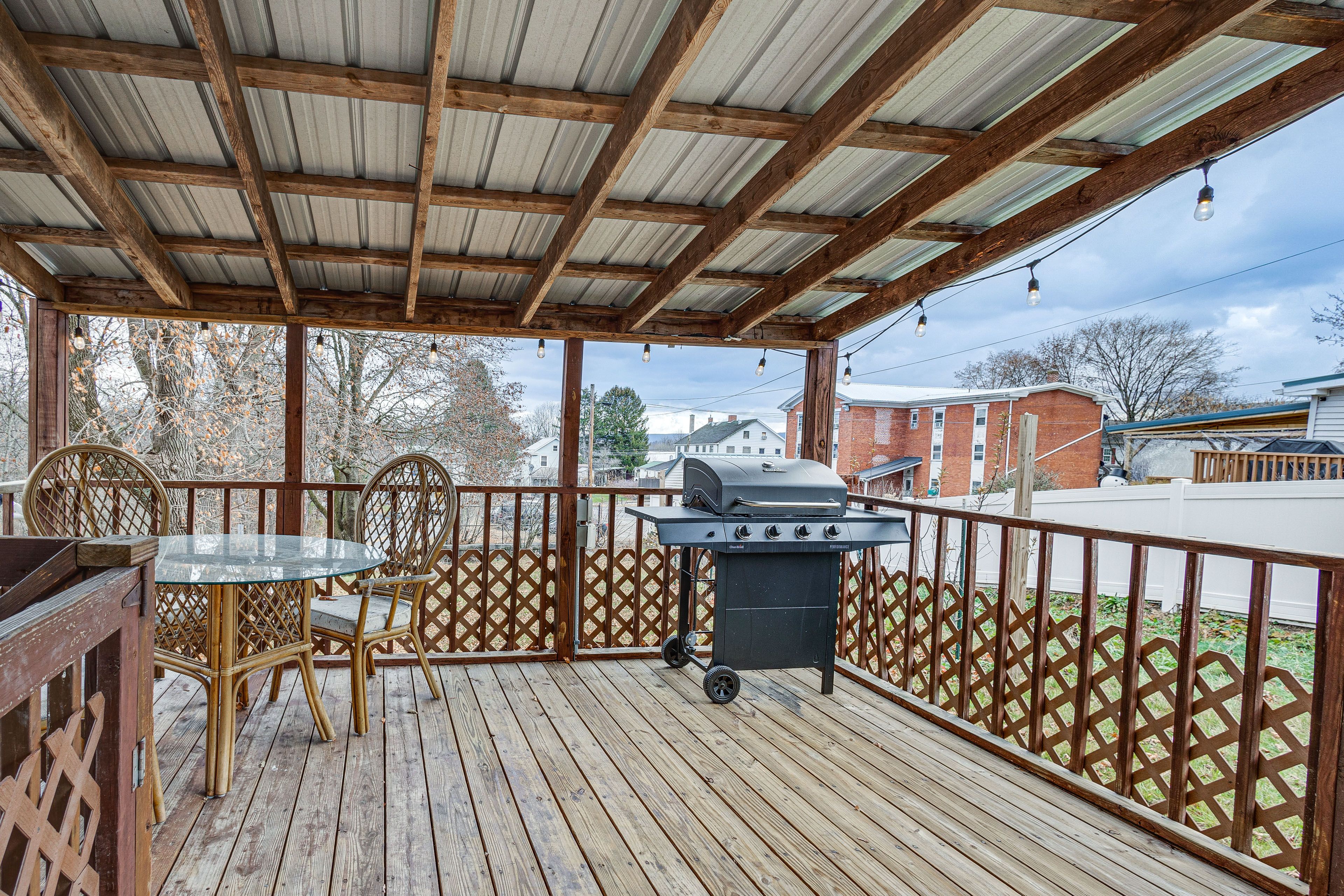 Covered Deck | Outdoor Dining | Gas Grill
