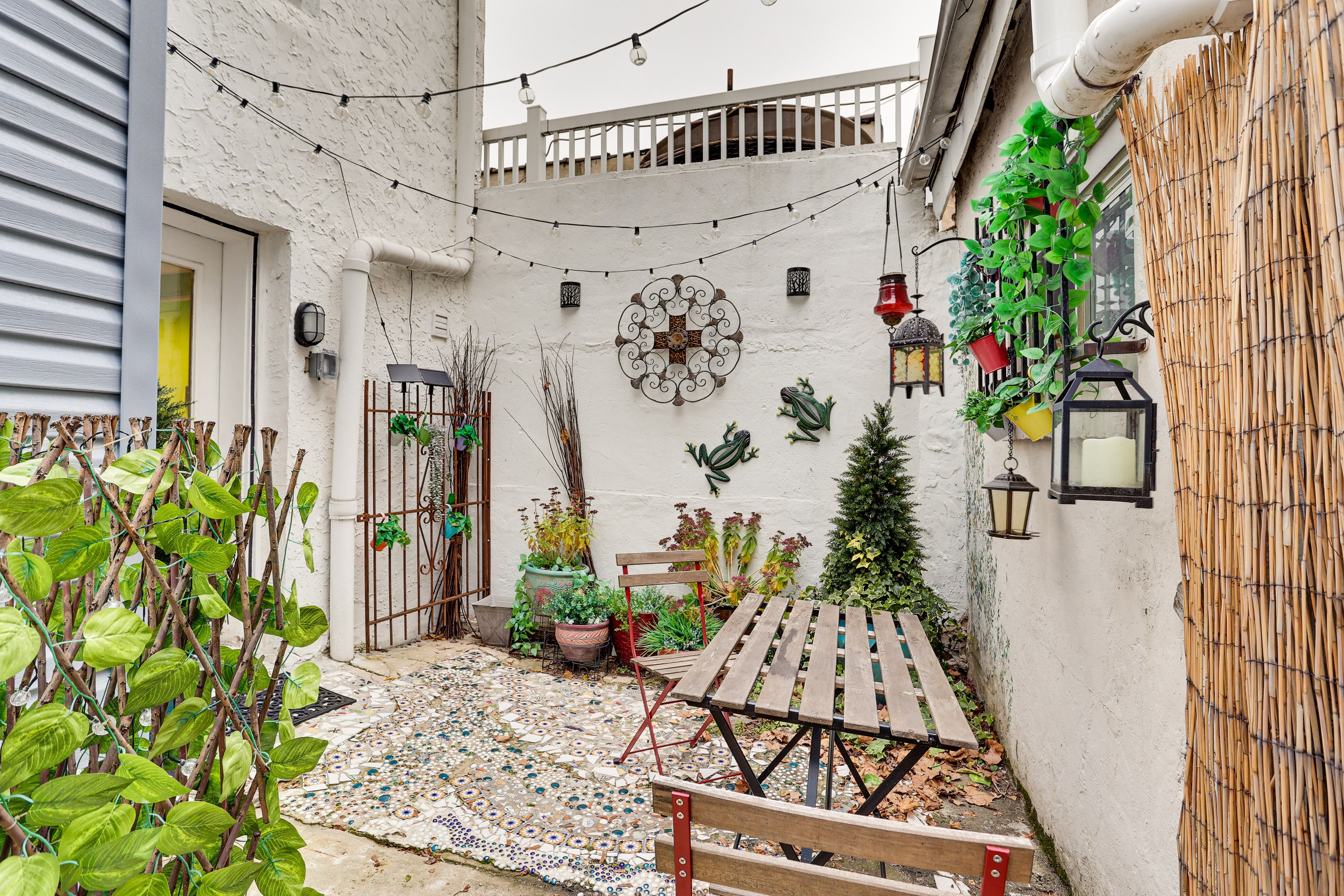Philadelphia Vacation Rental | 1BR | 1BA | 575 Sq Ft | 2 Steps Required