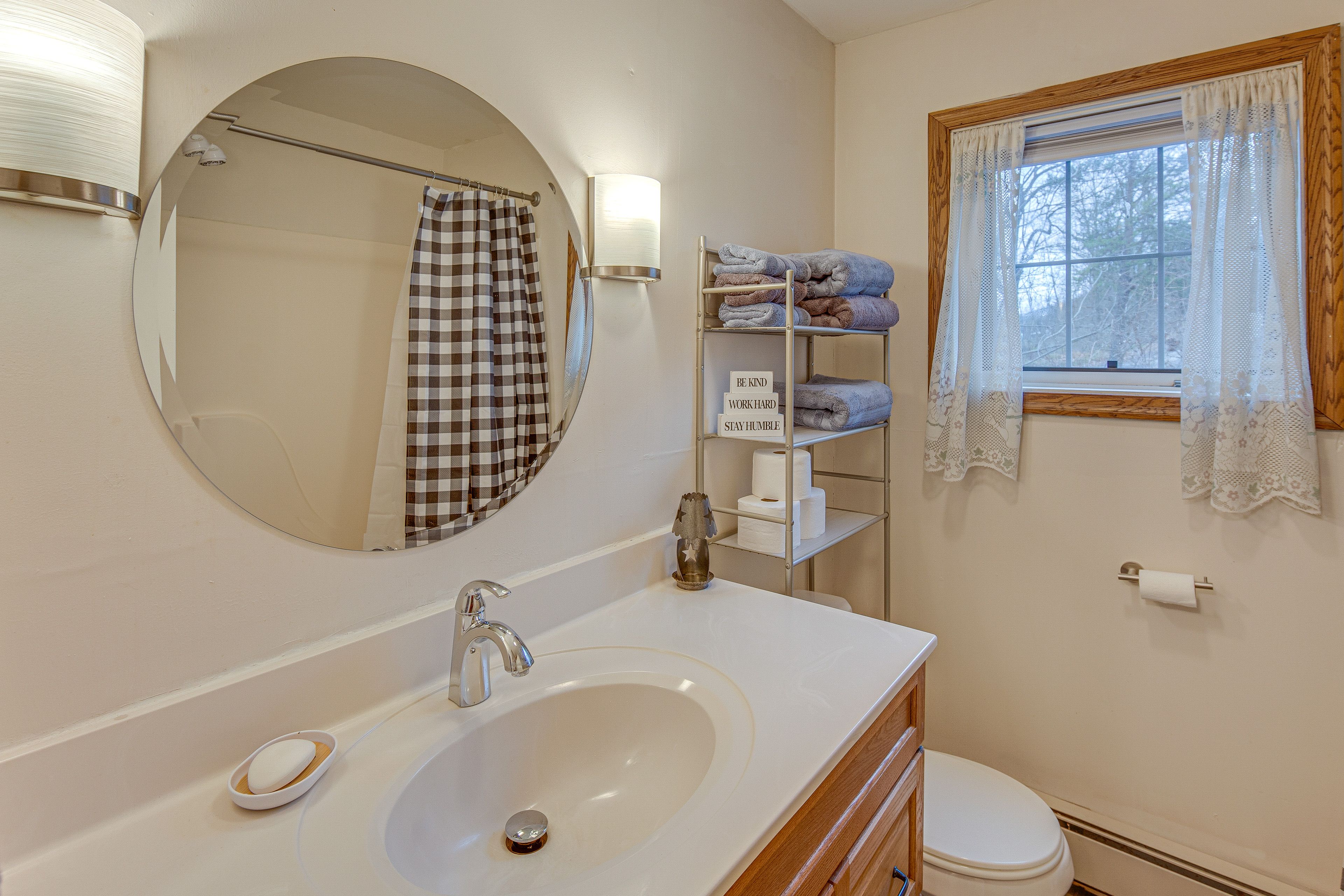 Full Bath | Towels | Complimentary Toiletries
