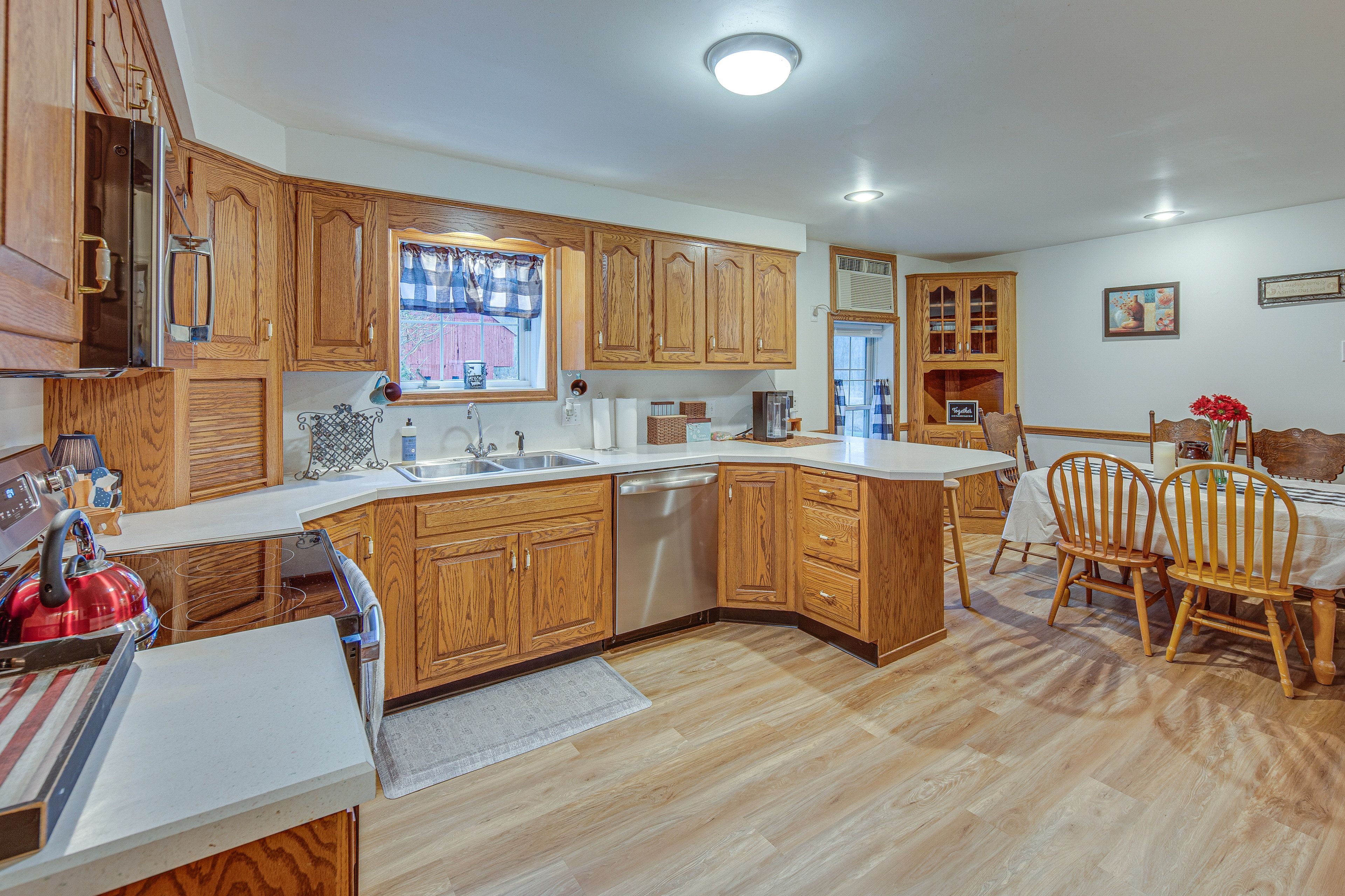 Kitchen | Dining Area | Coffee Maker | Cooking Basics