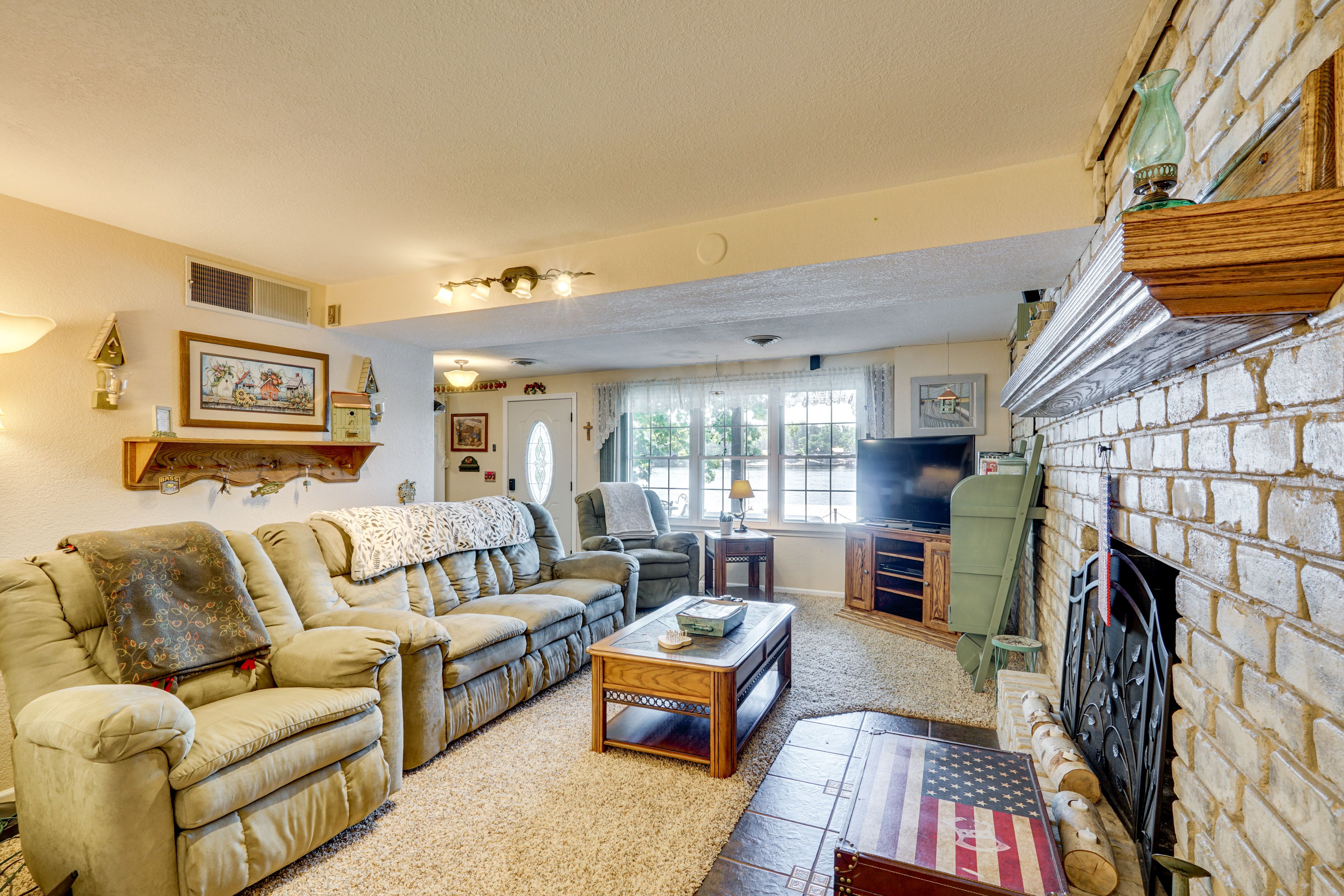 Living Area | Queen Sleeper Sofa | Pack 'n Play | Smart TV | Lower Floor
