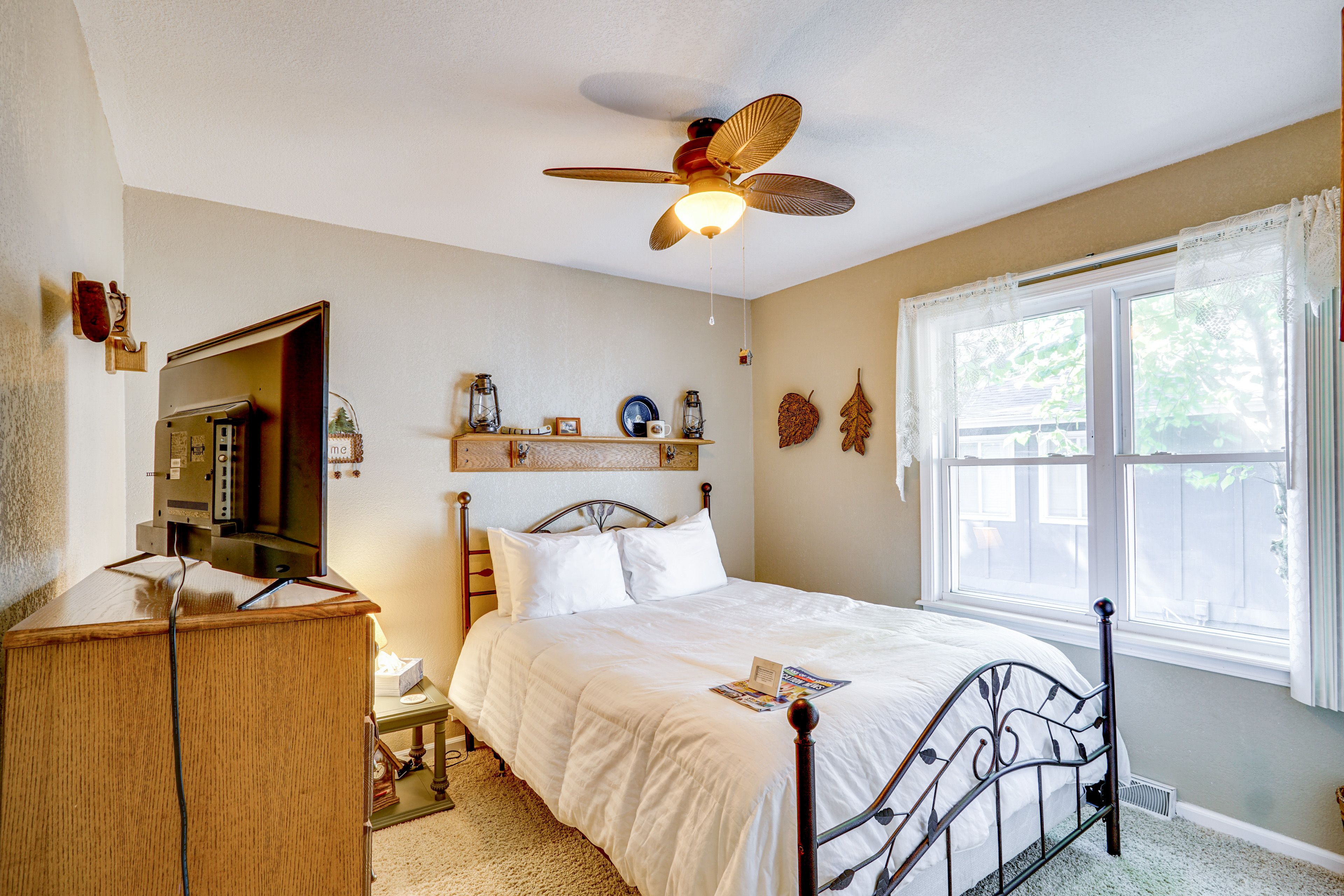 Bedroom 3 | Queen Bed | Main Floor