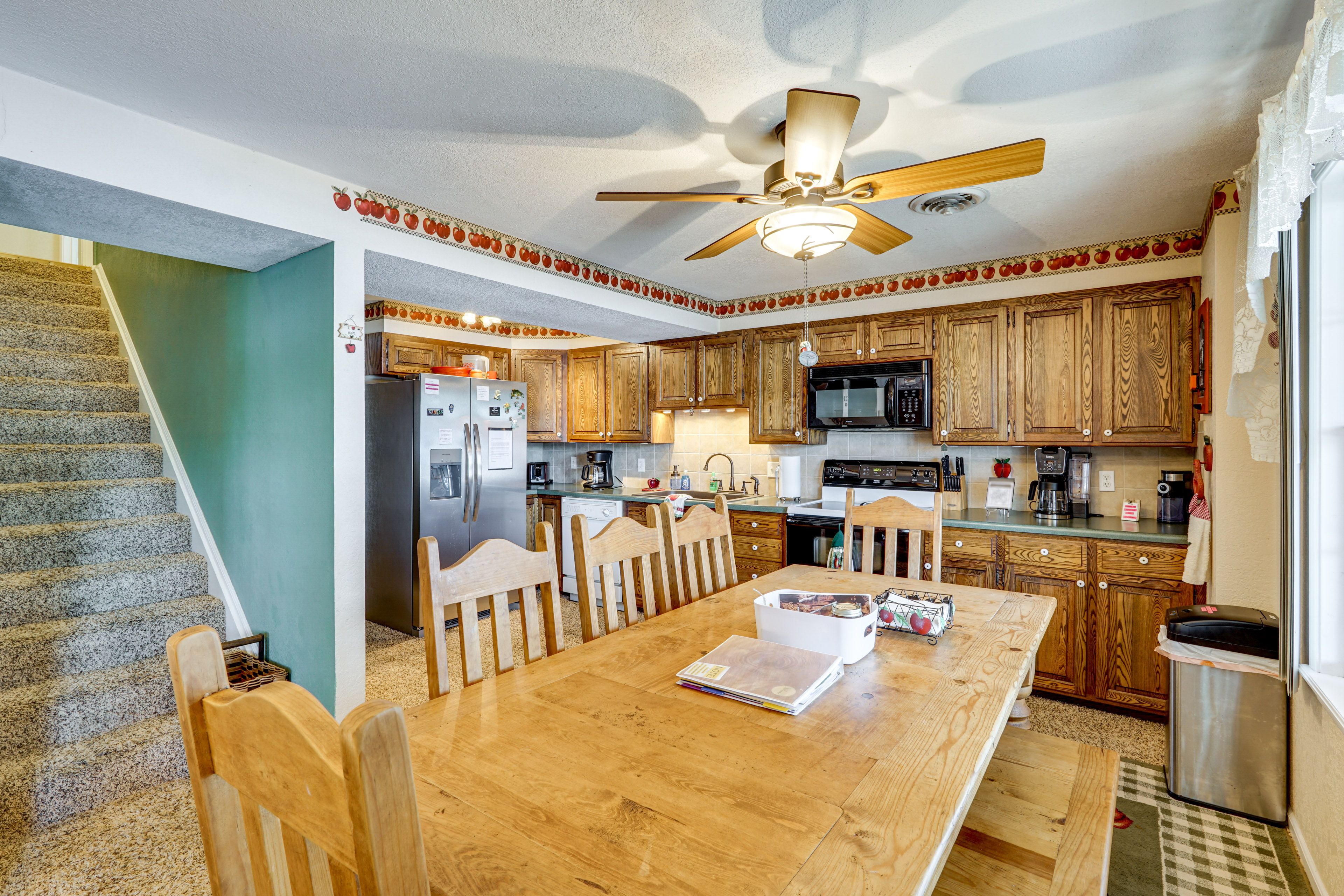 Dining Area | Dishware/Flatware | Lower Floor