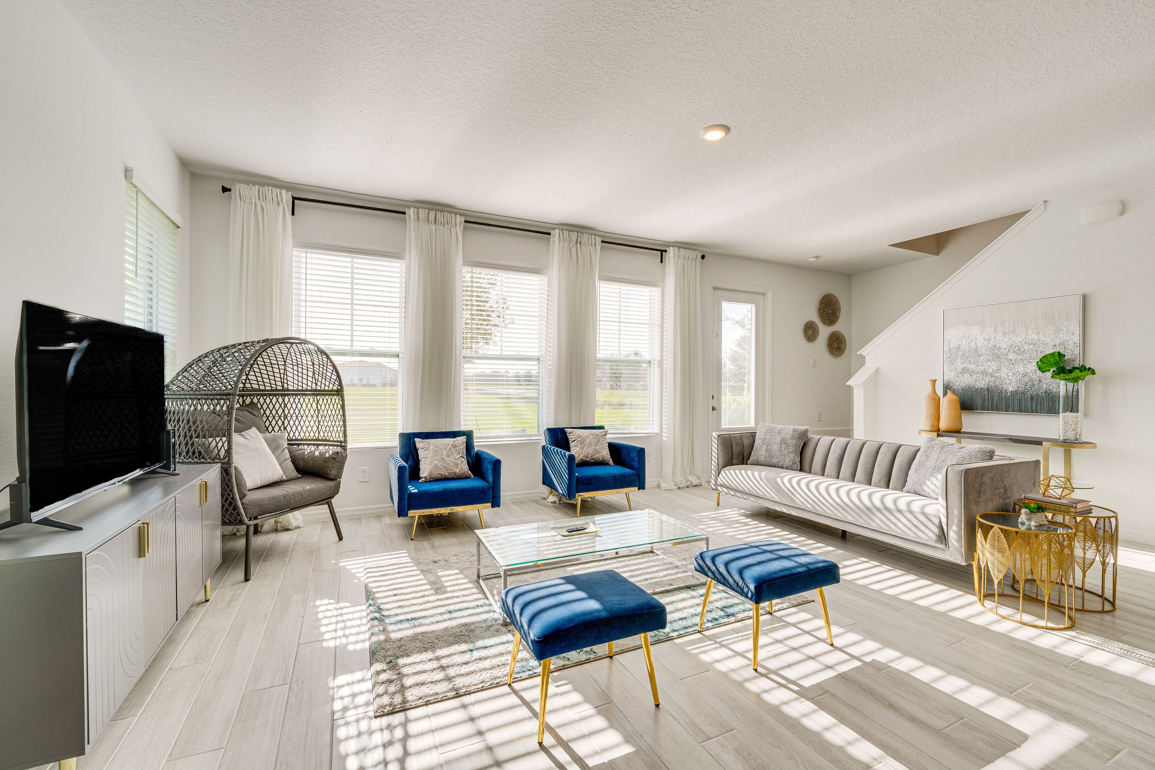 Living Room | Free WiFi | Central A/C & Heat
