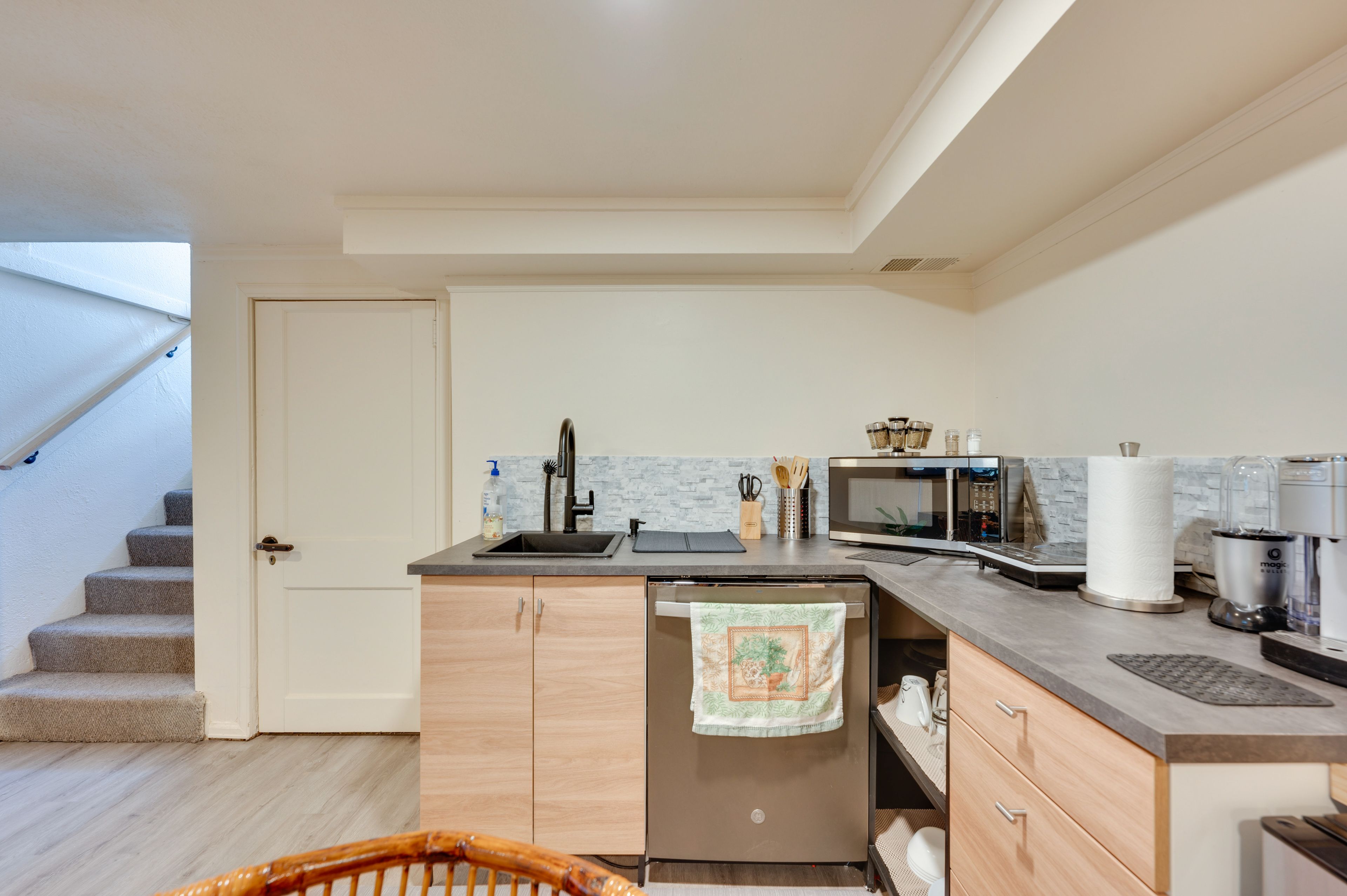 Kitchenette | Dishwasher | Hot Plate | Coffee Maker | Microwave