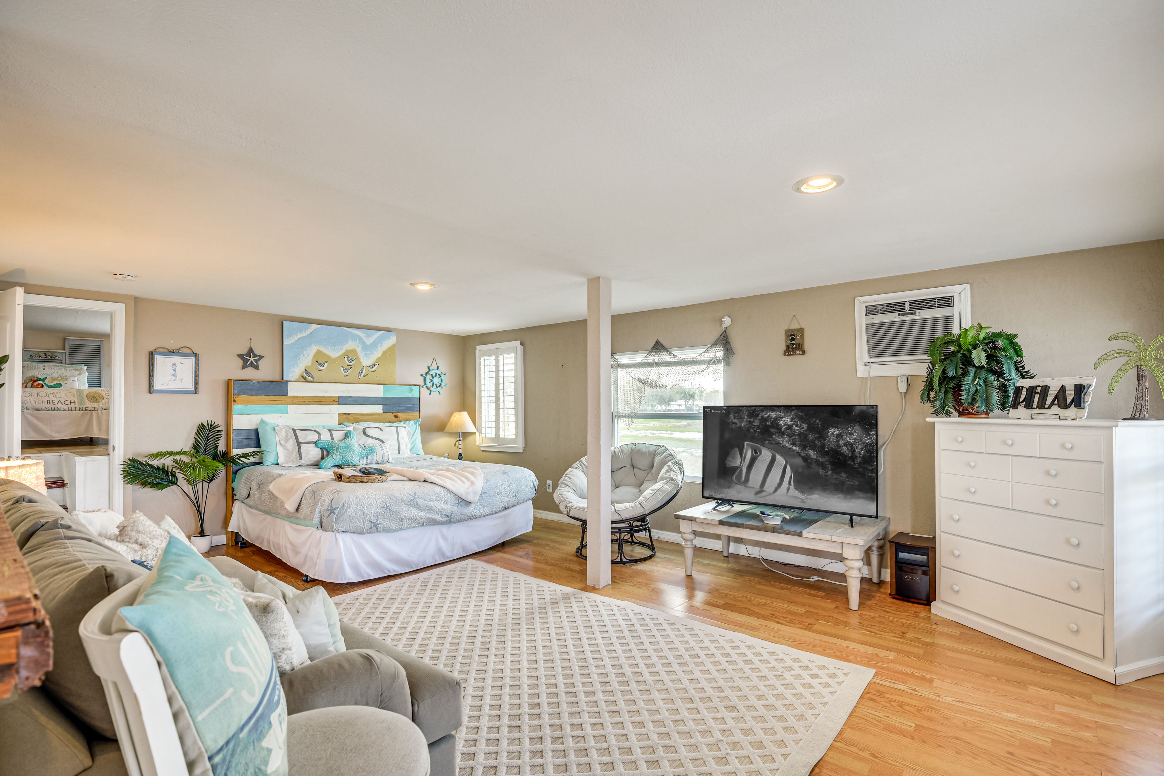 Bedroom 5 (Guest House) | King Bed | Smart TV
