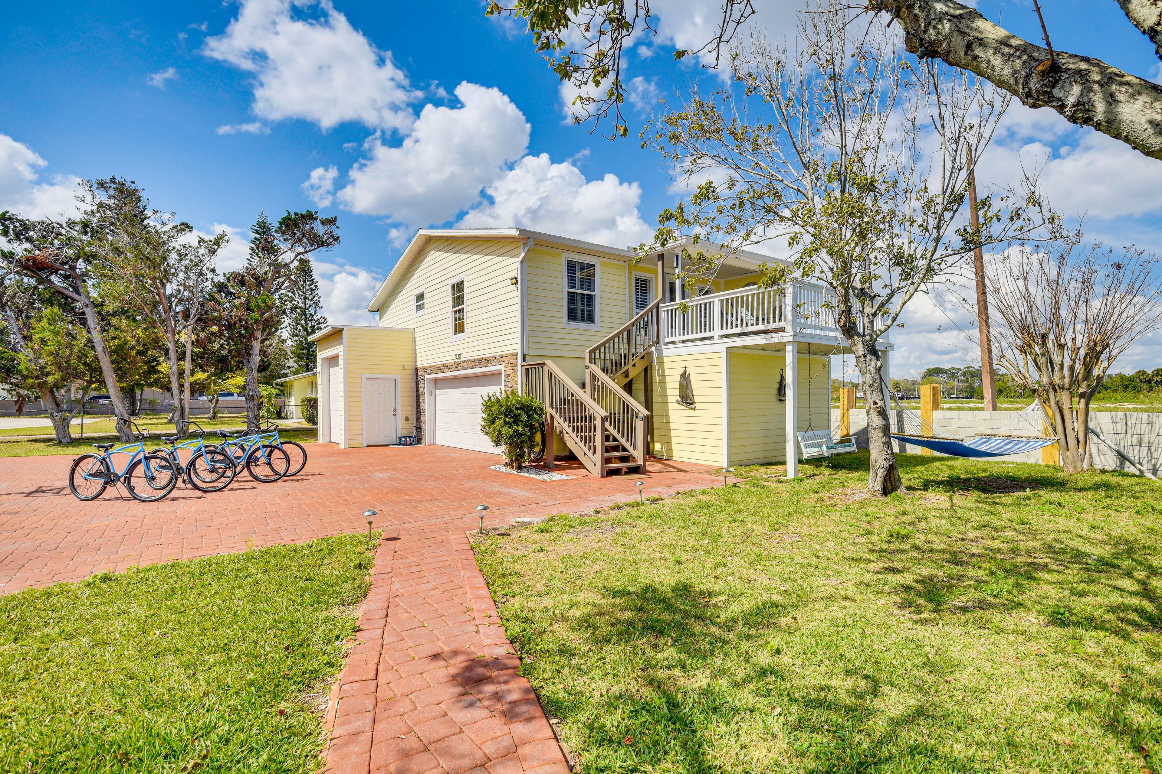Parking | Driveway (5 Vehicles) | Garage (4 Vehicles) | RV/Trailer Parking