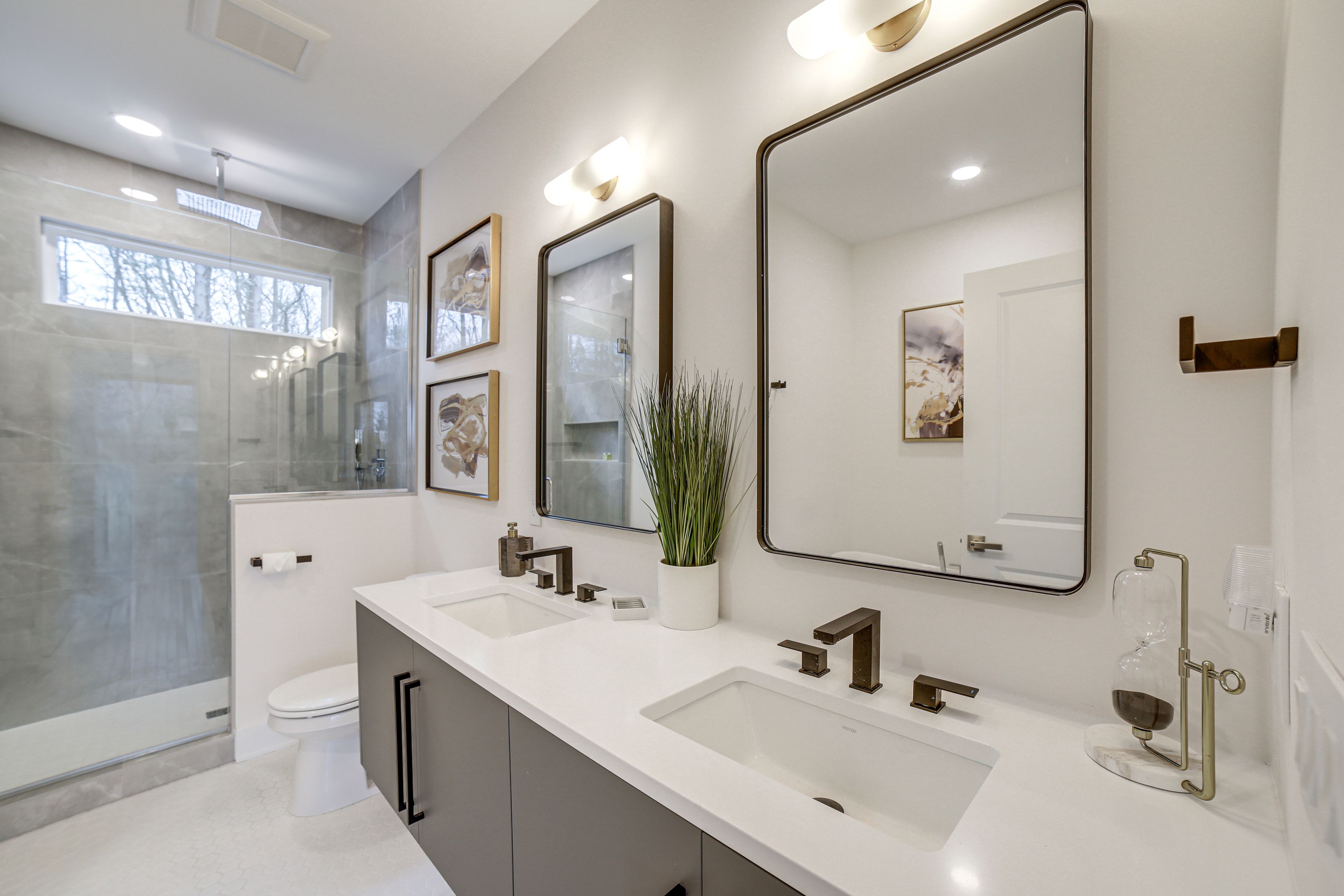 Full Bathroom | Complimentary Toiletries