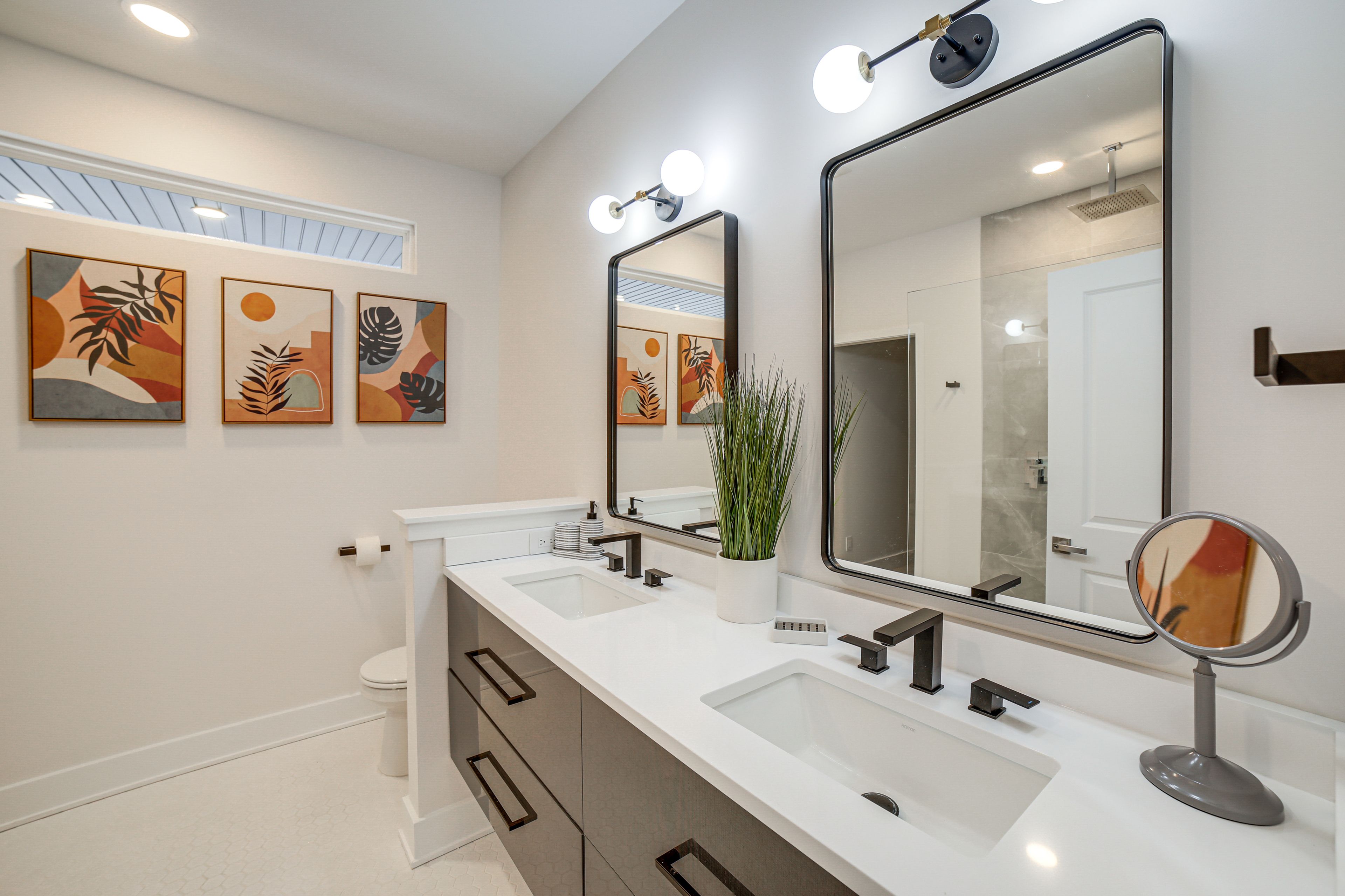 Full Bathroom | Towels Provided