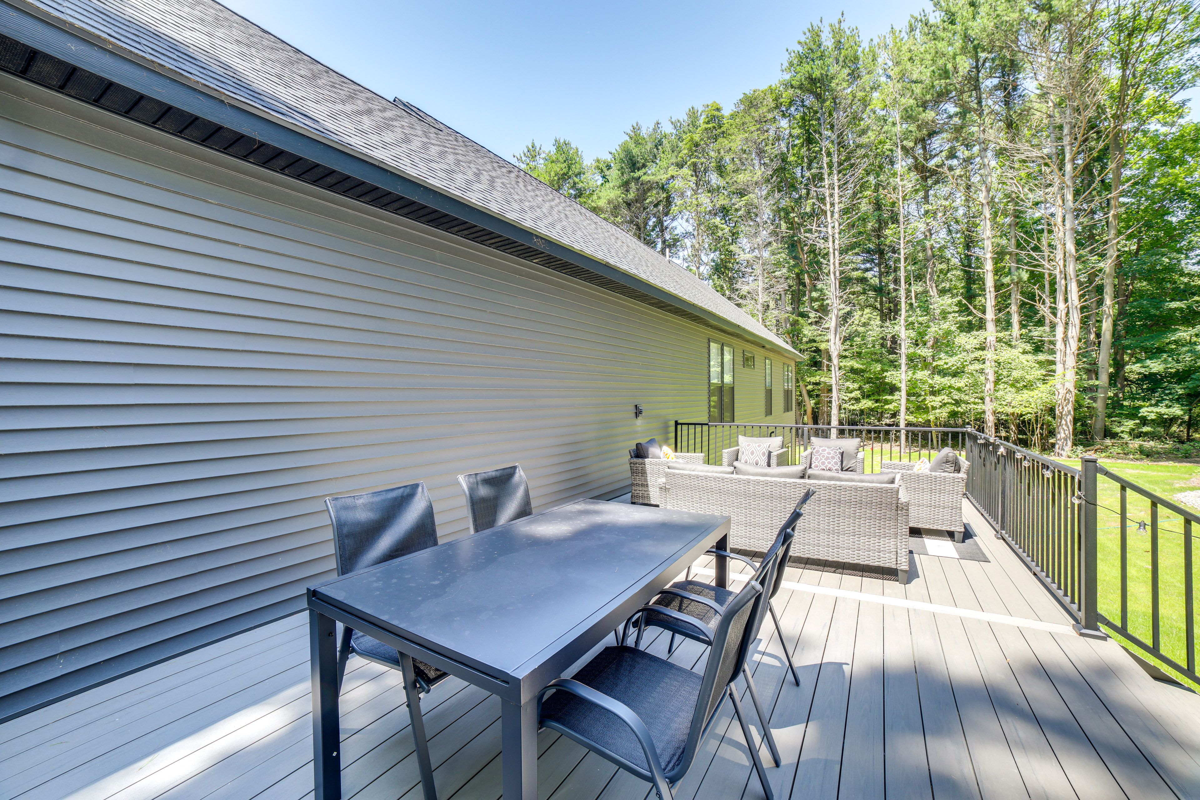 Furnished Deck | Outdoor Dining Area